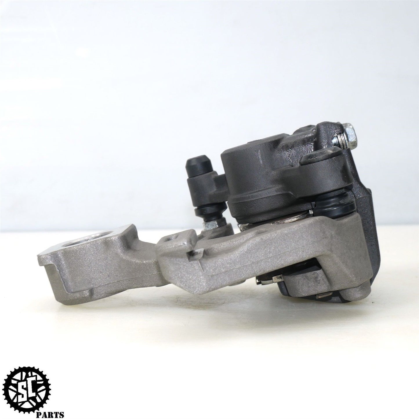 2018 SUZUKI GSXR 600 750 REAR BRAKE CALIPER BRACKET S76
