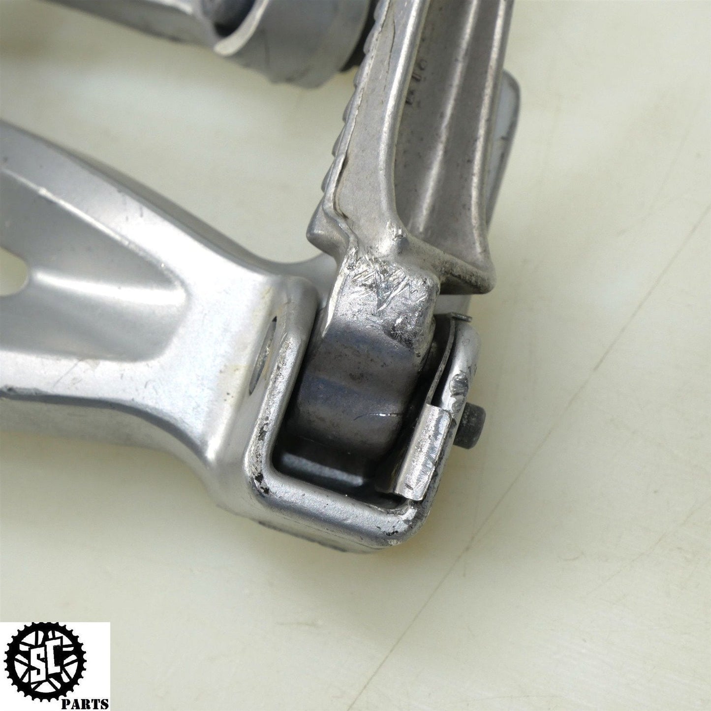 2001-2003 SUZUKI GSXR 600 750 REAR PASSENGER FOOT PEGS BRACKET S61
