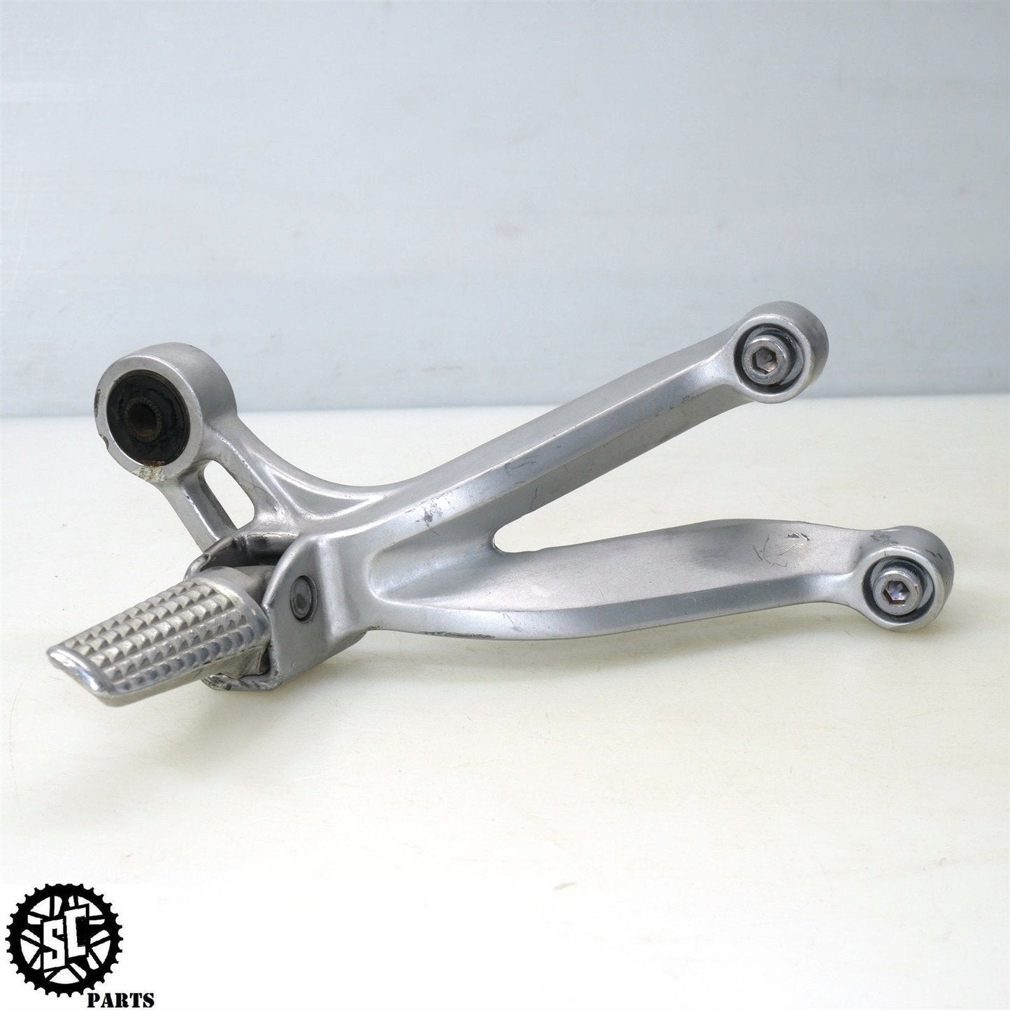2001-2003 SUZUKI GSXR 600 750 REAR PASSENGER FOOT PEGS BRACKET S61