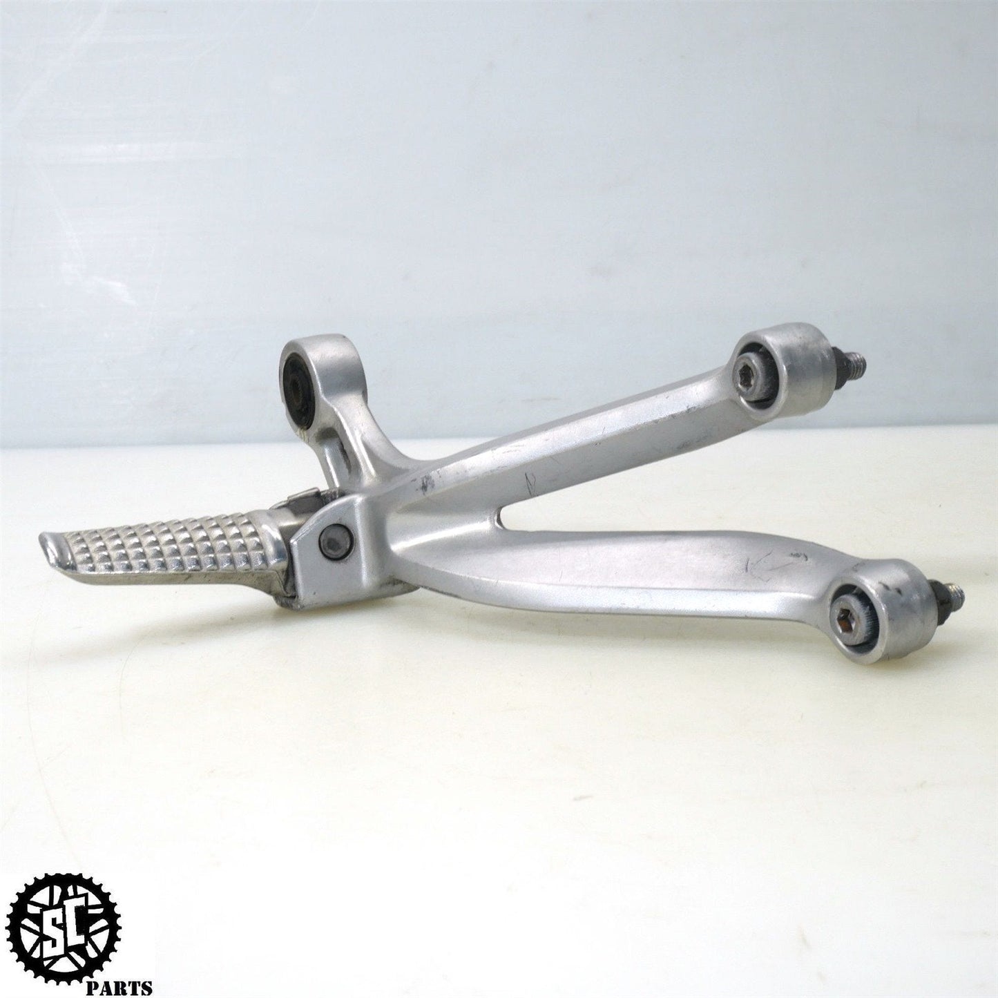 2001-2003 SUZUKI GSXR 600 750 REAR PASSENGER FOOT PEGS BRACKET S61