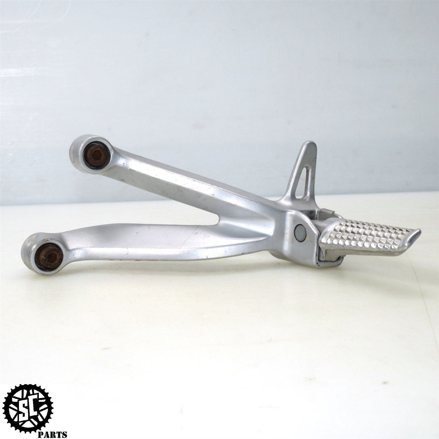 2001-2003 SUZUKI GSXR 600 750 REAR PASSENGER FOOT PEGS BRACKET S61