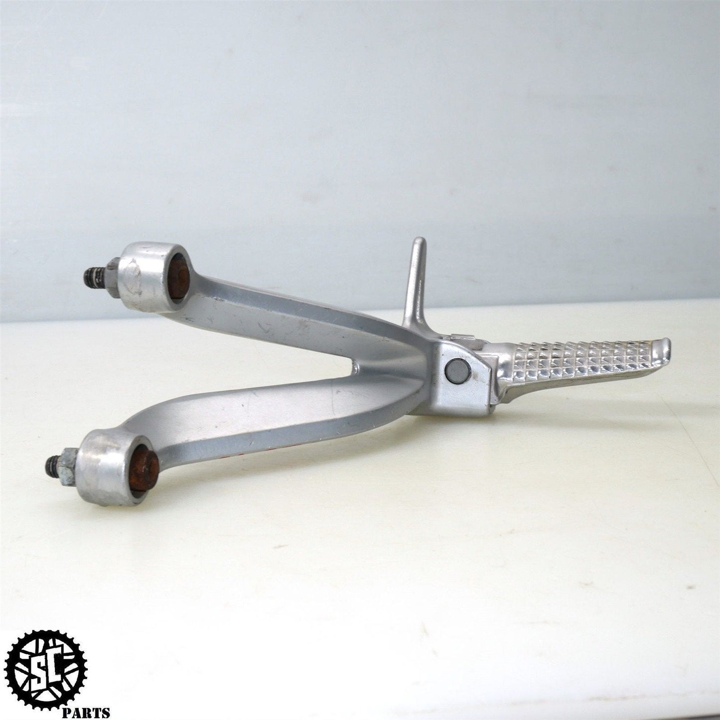 2001-2003 SUZUKI GSXR 600 750 REAR PASSENGER FOOT PEGS BRACKET S61