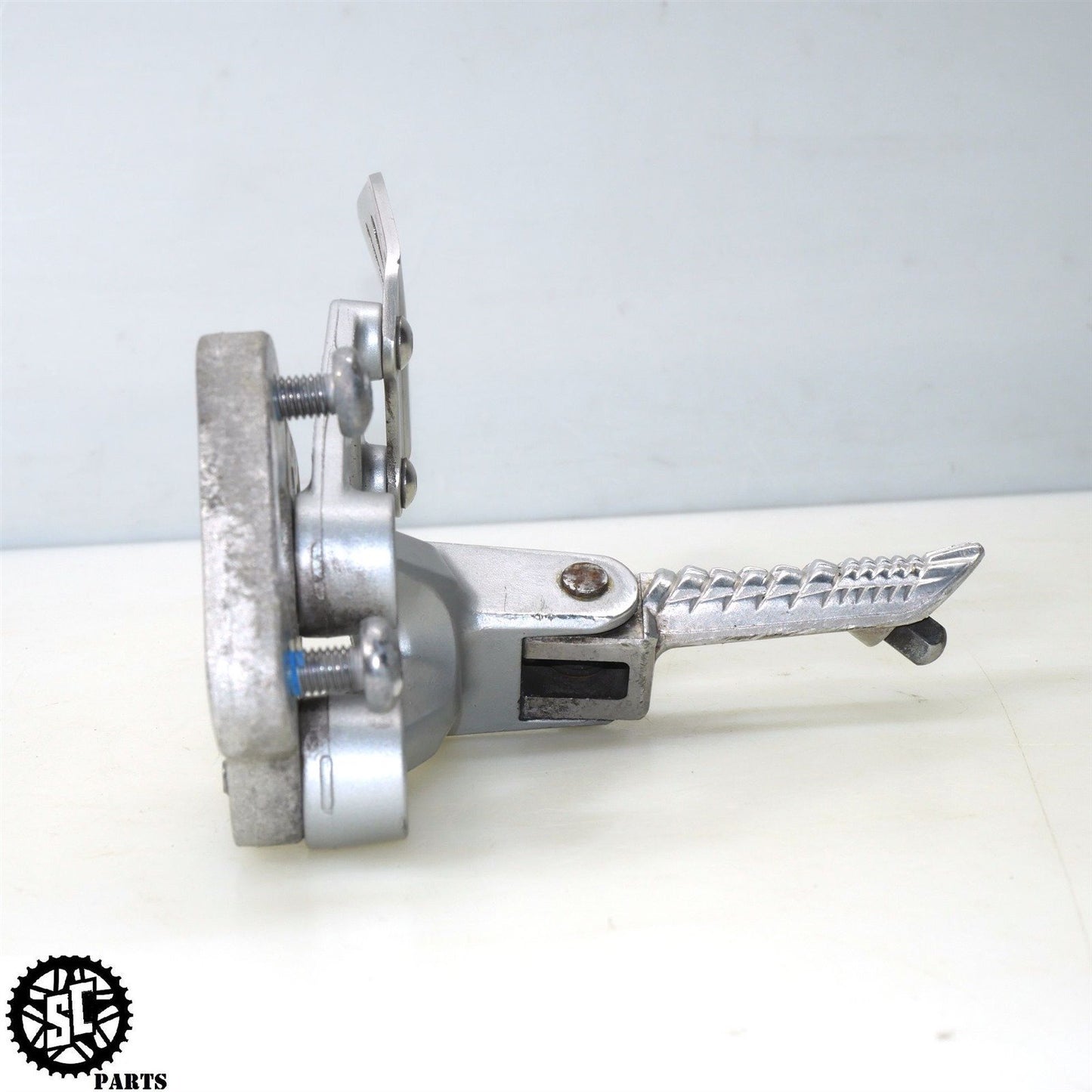 06 07 SUZUKI GSXR 750 LEFT REARSET BRACKET S64