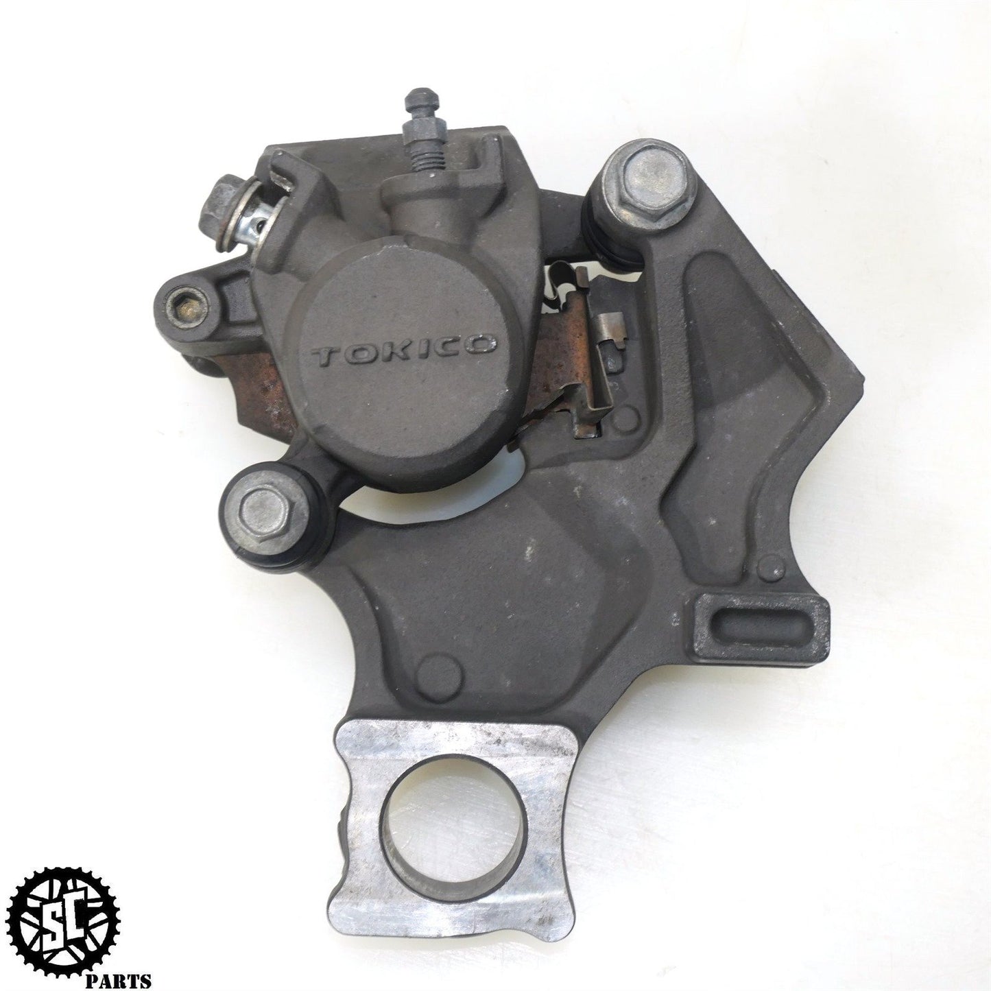 06 07 SUZUKI GSXR 750 REAR BACK BRAKE CALIPER BRACKET S64