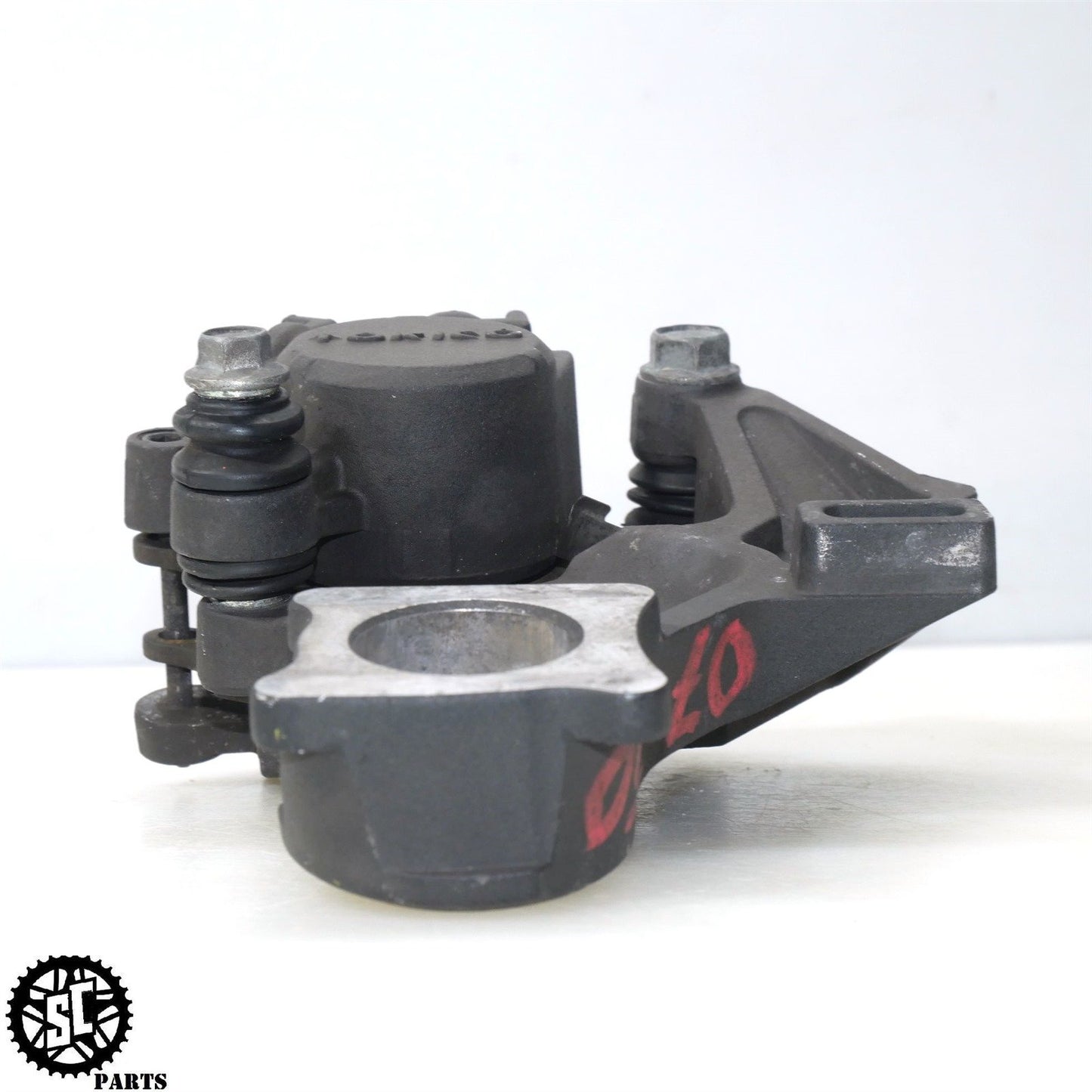 06 07 SUZUKI GSXR 750 REAR BACK BRAKE CALIPER BRACKET S64