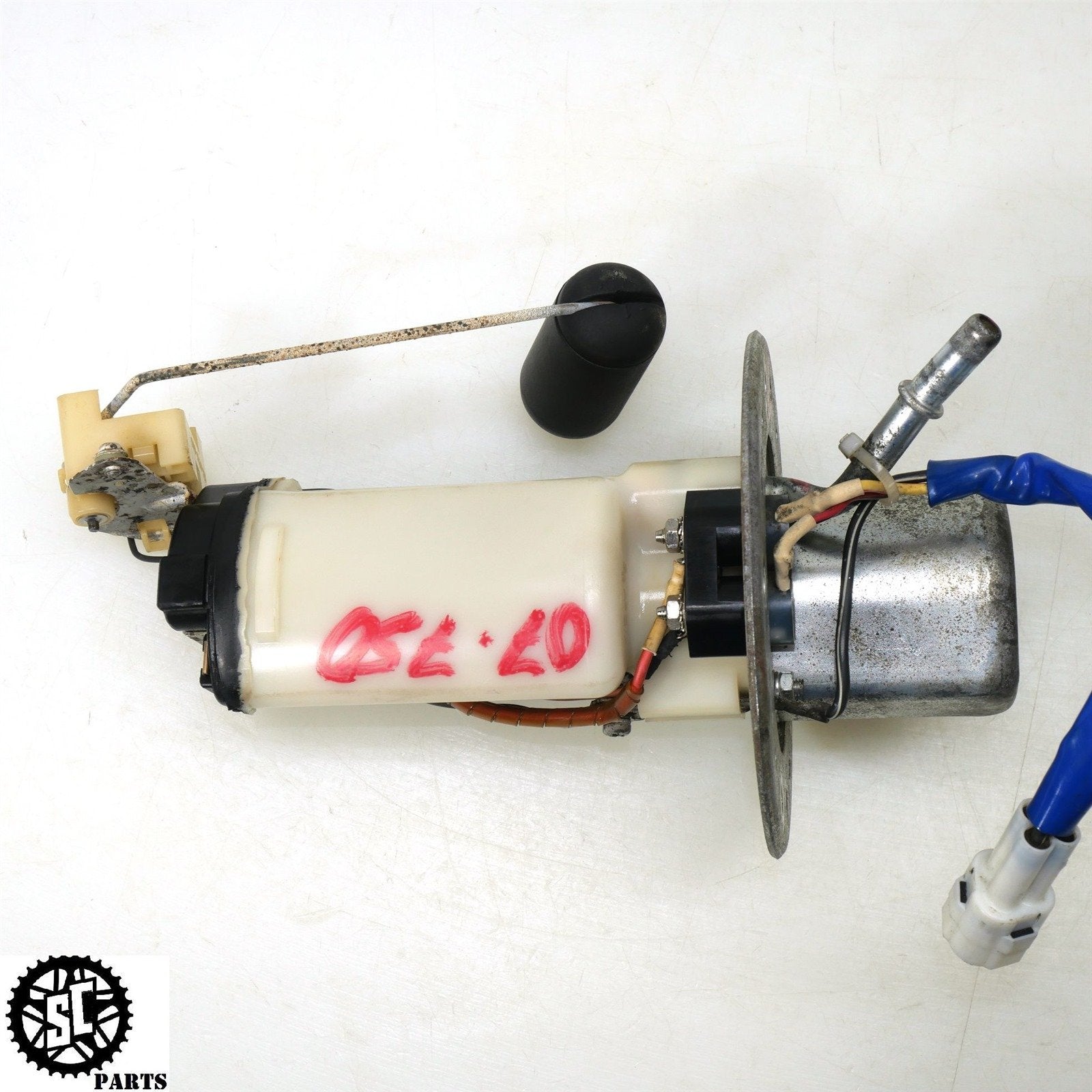 06 07 SUZUKI GSXR 750 FUEL PUMP 15100-01H00 S64 – SALVAGECYCLEPARTS