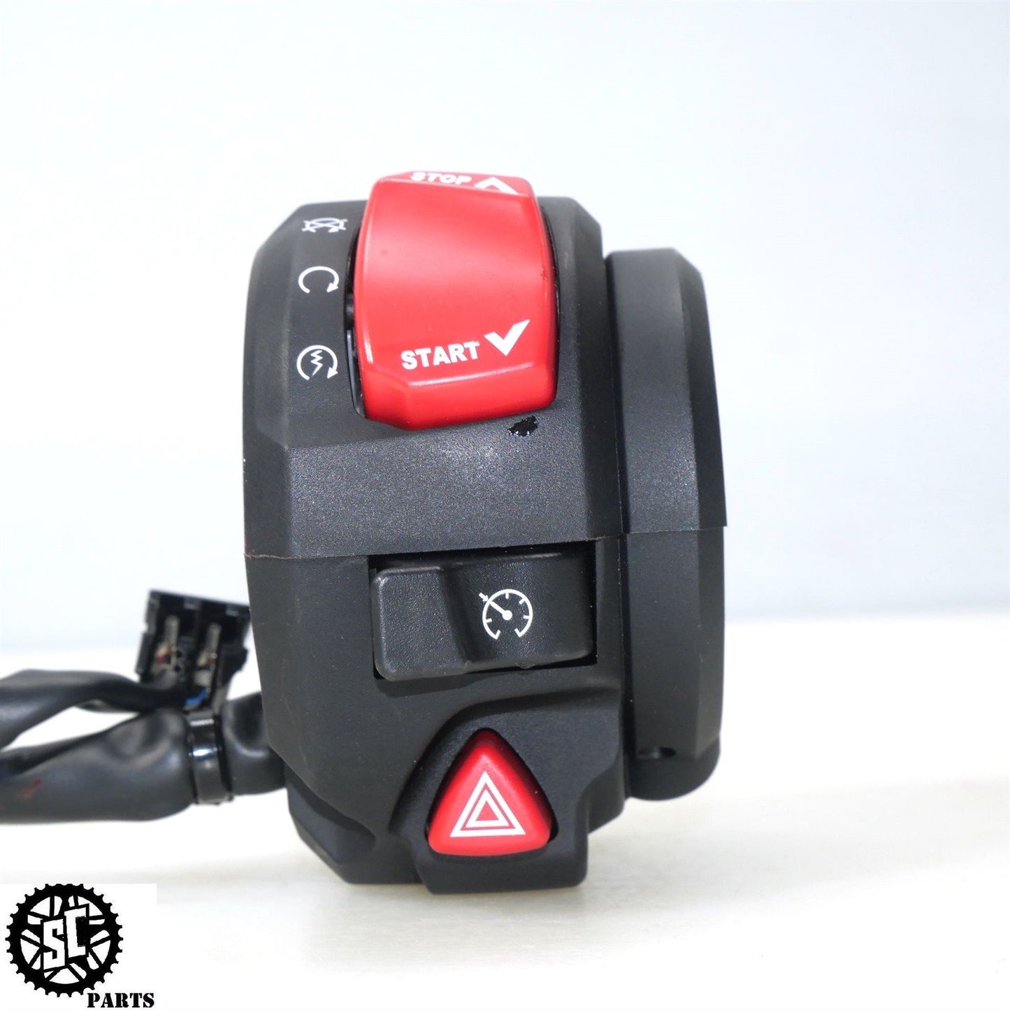 2022-2024 SUZUKI HAYABUSA RIGHT CONTROL KILL SWITCH 37200-10L00 S14