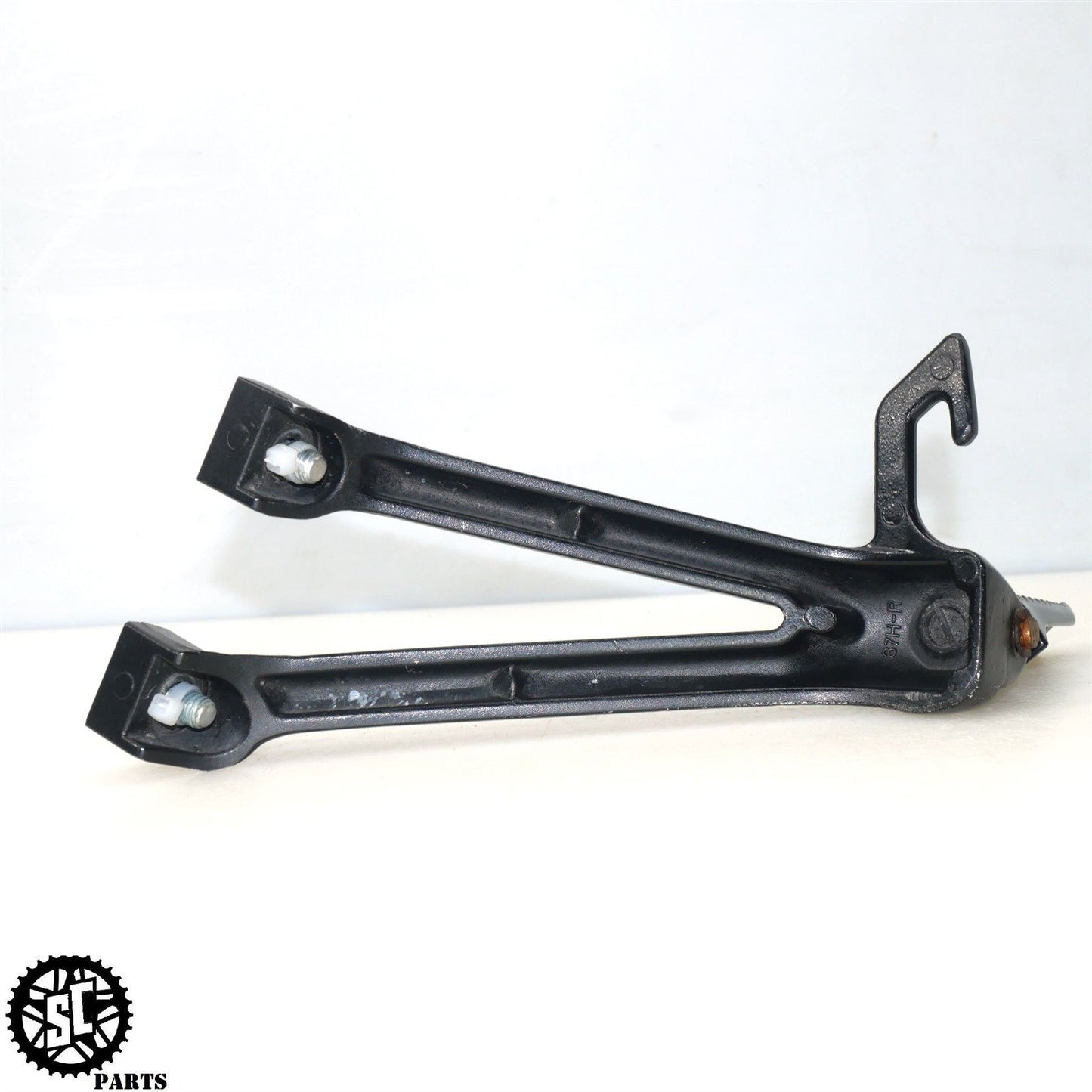 2008 2009 SUZUKI GSXR 600 LEFT RIGHT REAR PASSENGER FOOT PEG BRACKET S56