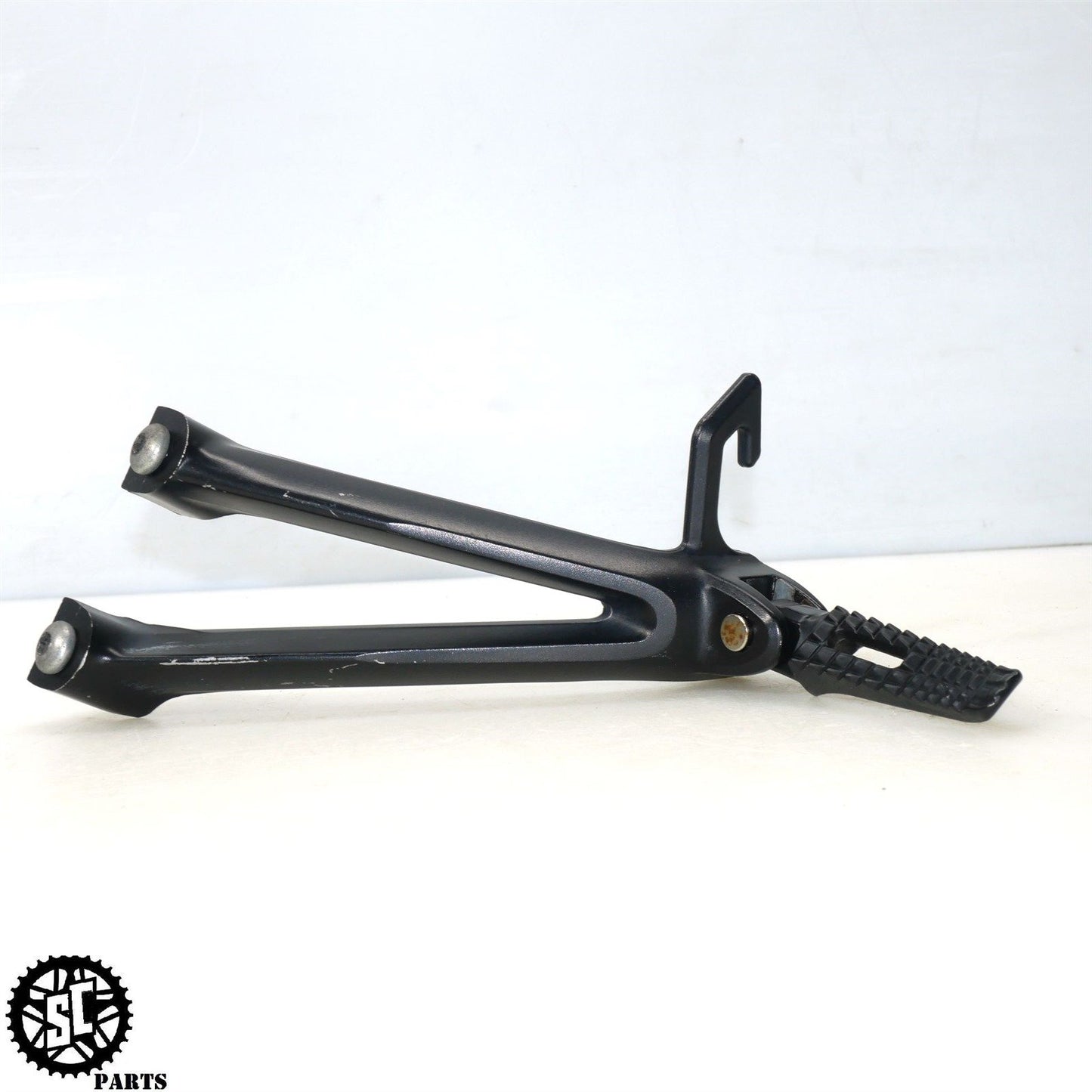 2008 2009 SUZUKI GSXR 600 LEFT RIGHT REAR PASSENGER FOOT PEG BRACKET S56