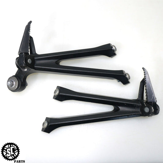 2017 SUZUKI GSXR 600 BACK REAR PASSENGER FOOT PEGS BRACKET S06