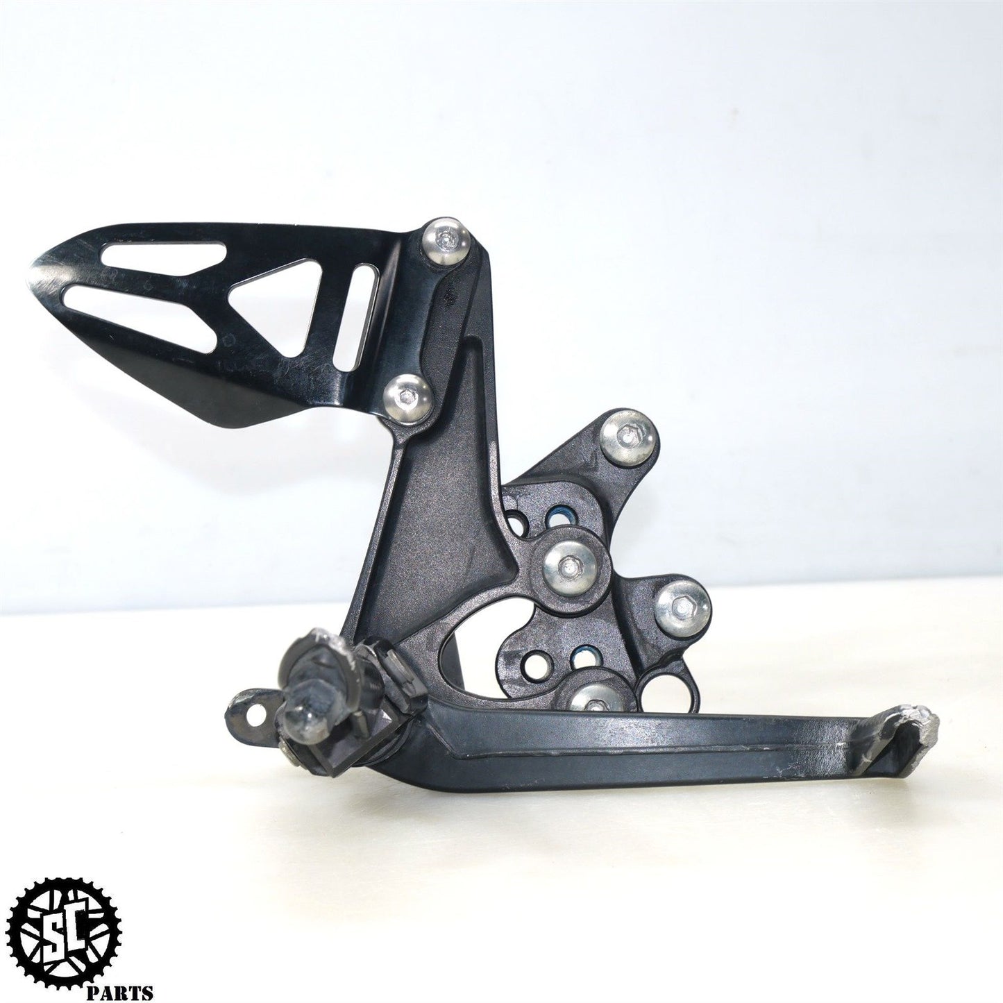 2017 SUZUKI GSXR 600 RIGHT REARSET FRONT PEG S06