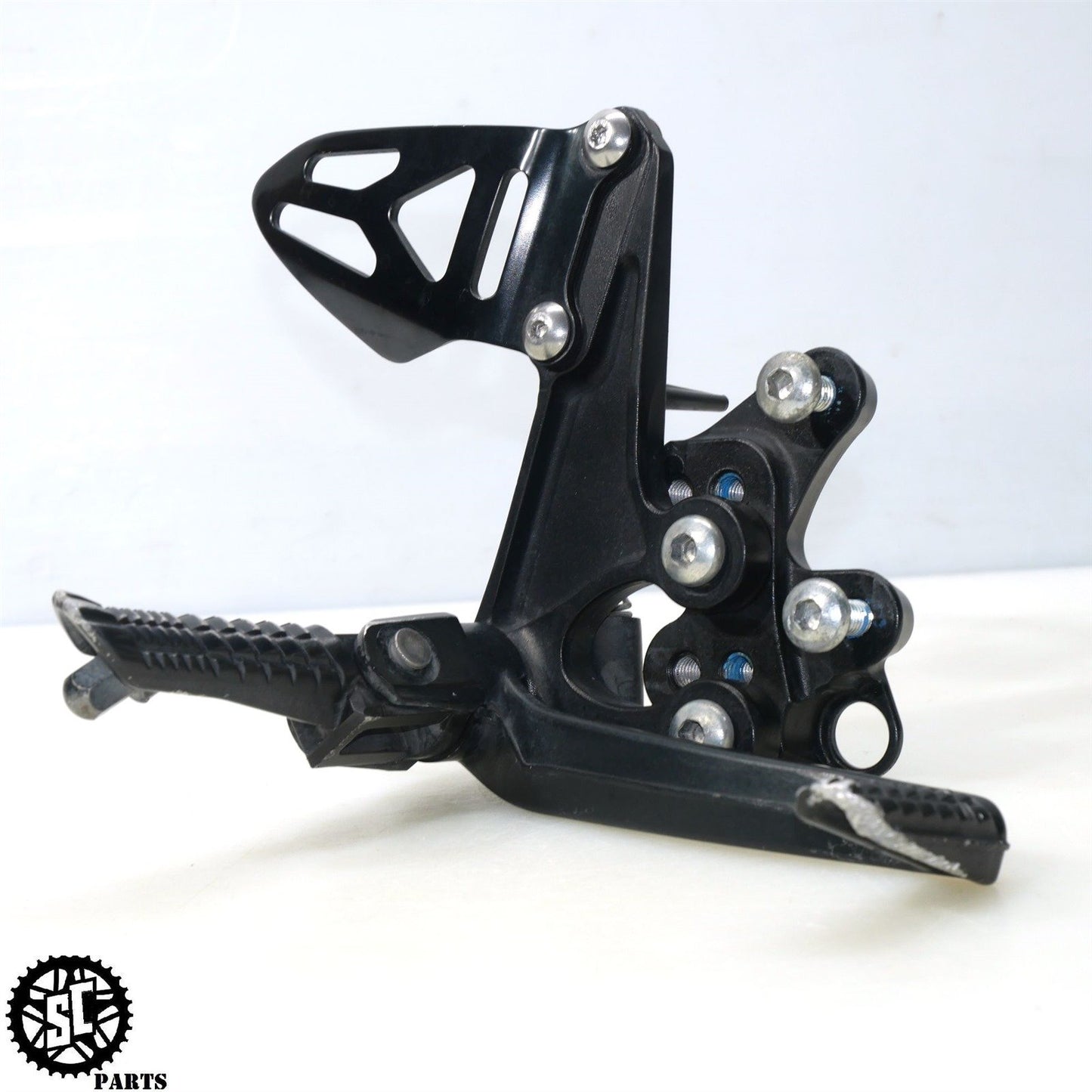 2017 SUZUKI GSXR 600 RIGHT REARSET FRONT PEG S06