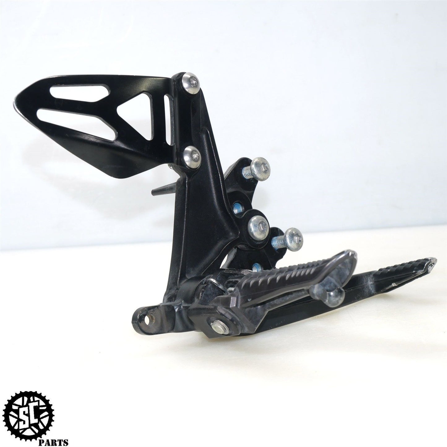 2017 SUZUKI GSXR 600 RIGHT REARSET FRONT PEG S06