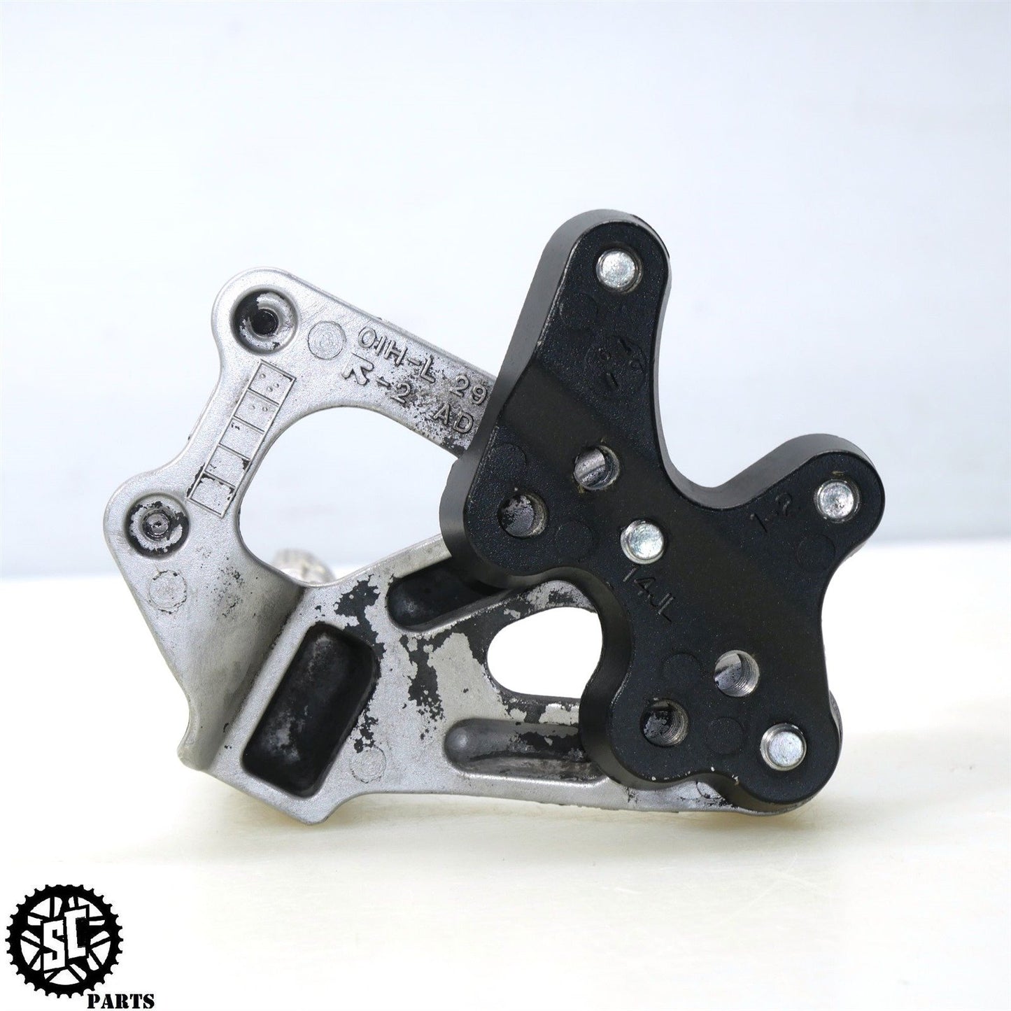 2017 SUZUKI GSXR 600 LEFT REARSET FRONT PEG BRACKET S06