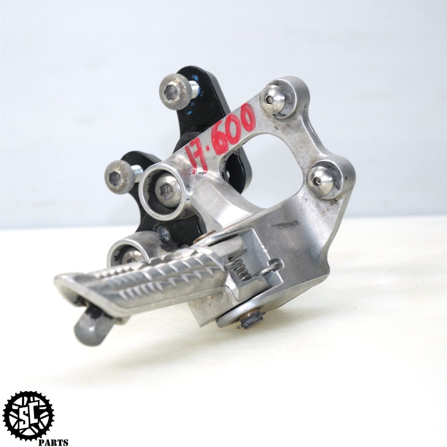 2017 SUZUKI GSXR 600 LEFT REARSET FRONT PEG BRACKET S06