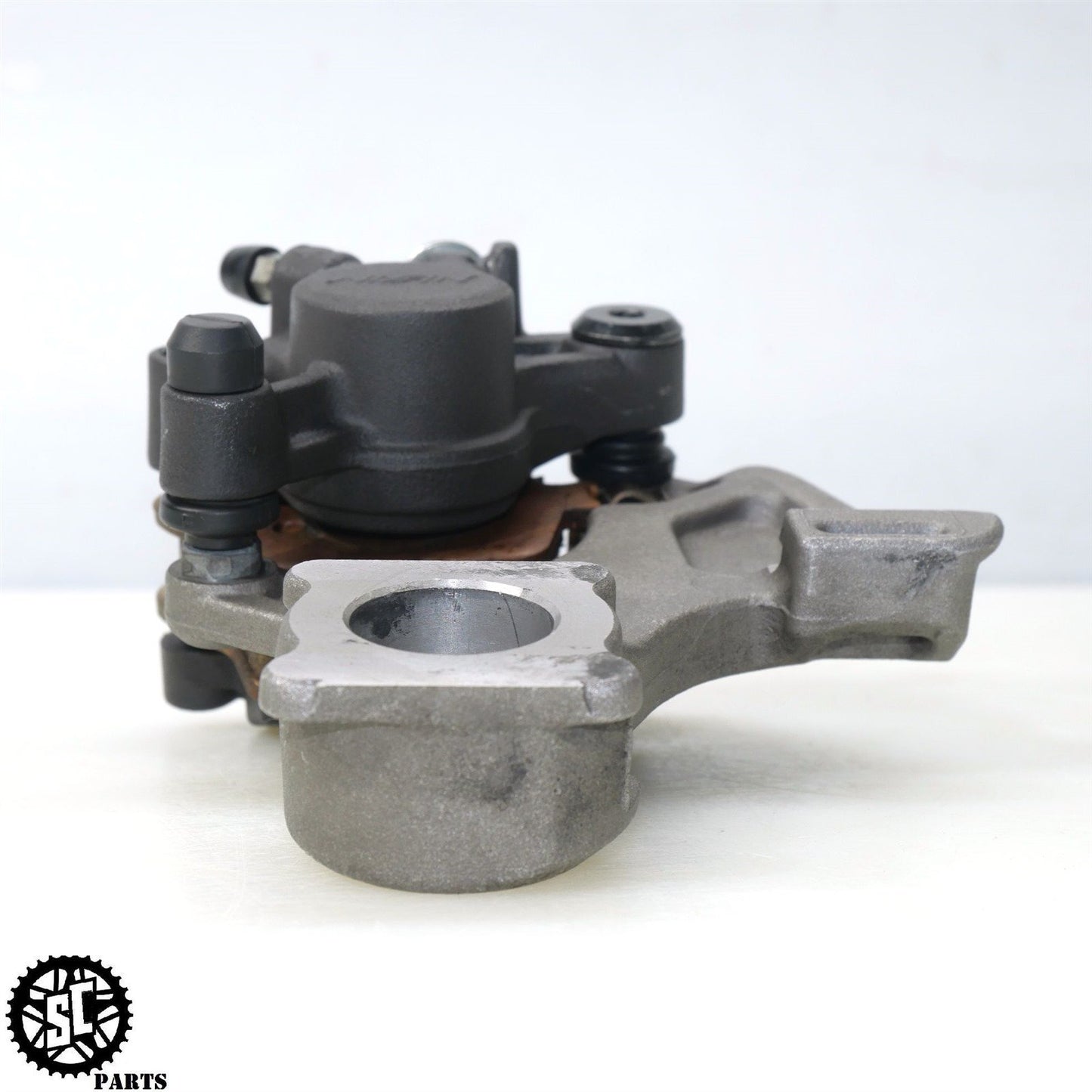 2017 SUZUKI GSXR 600 REAR BRAKE CALIPER BRACKET S06