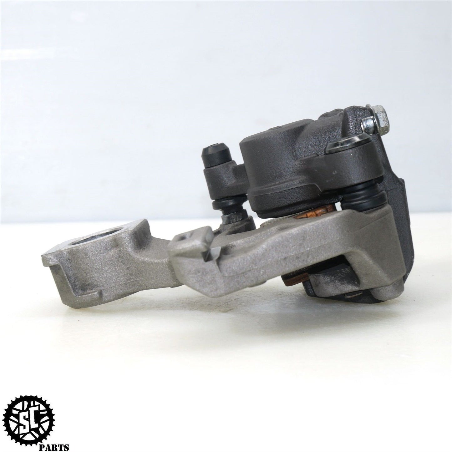 2017 SUZUKI GSXR 600 REAR BRAKE CALIPER BRACKET S06