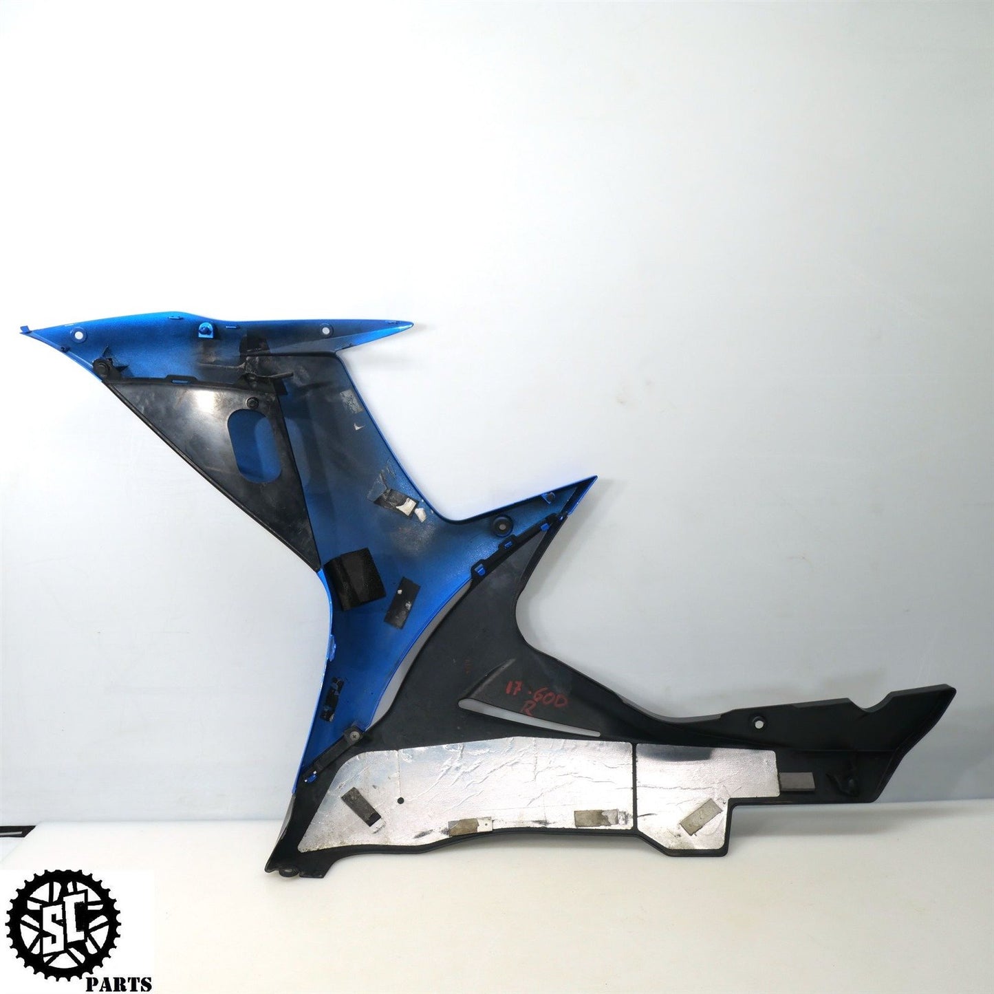 2017 SUZUKI GSXR 600 RIGHT SIDE FAIRING LOWER S06