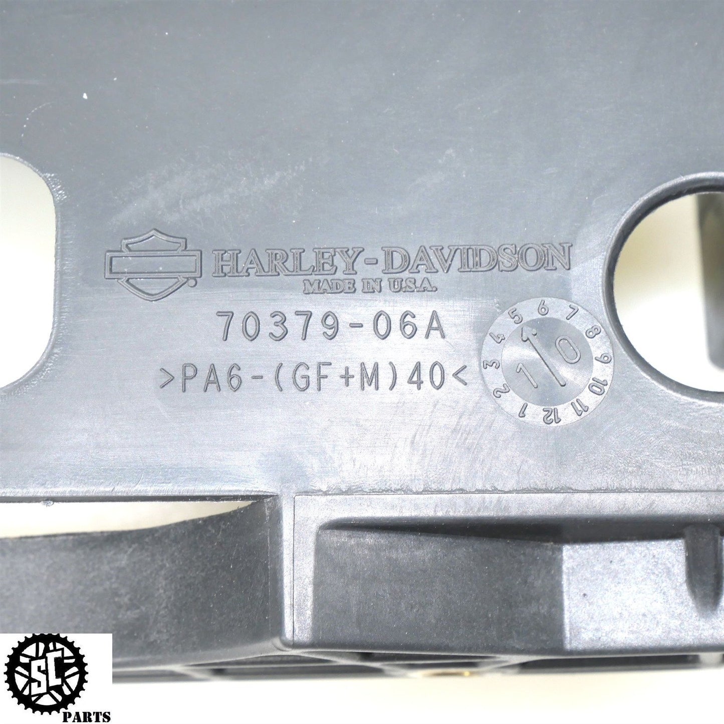 2010 HARLEY DAVIDSON DYNA STREET BOB BATTERY TRAY BOX STRAP 70379-06A HD22