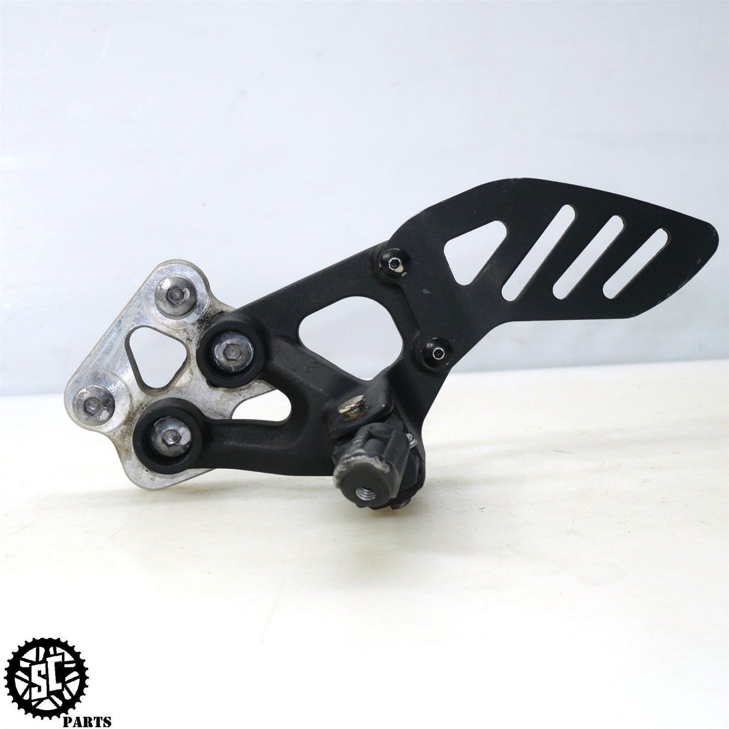 2007 SUZUKI GSXR 600 LEFT REARSET BRACKET S44