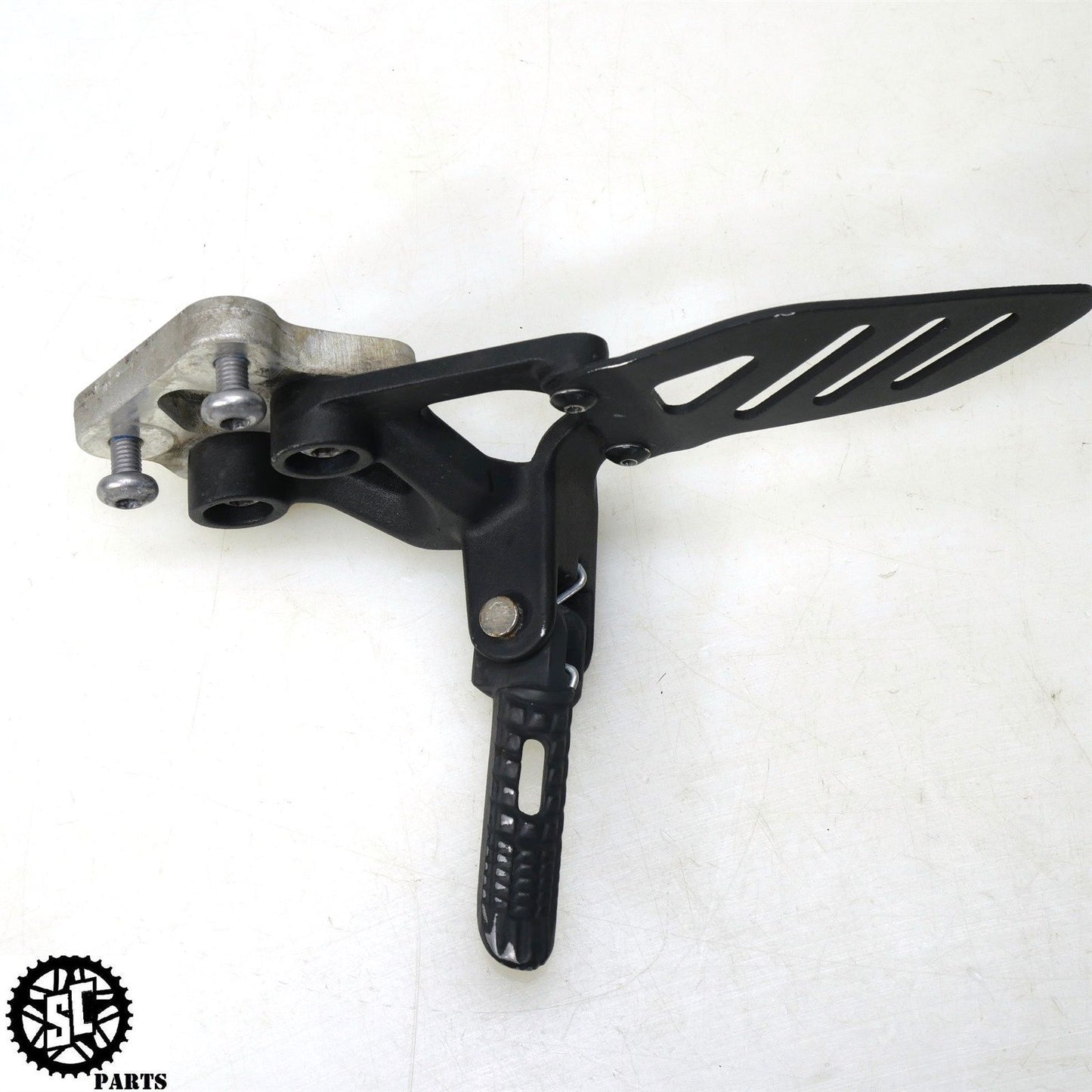 2007 SUZUKI GSXR 600 LEFT REARSET BRACKET S44