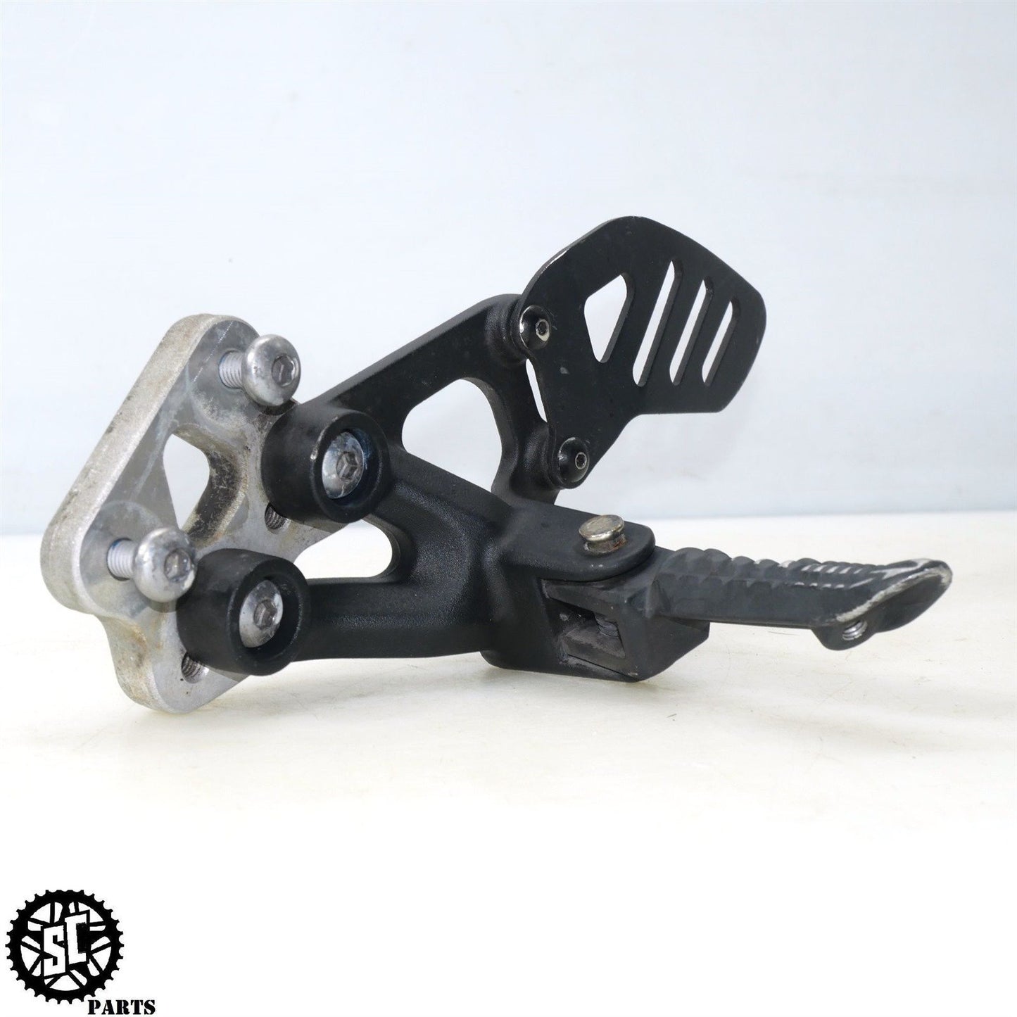 2007 SUZUKI GSXR 600 LEFT REARSET BRACKET S44