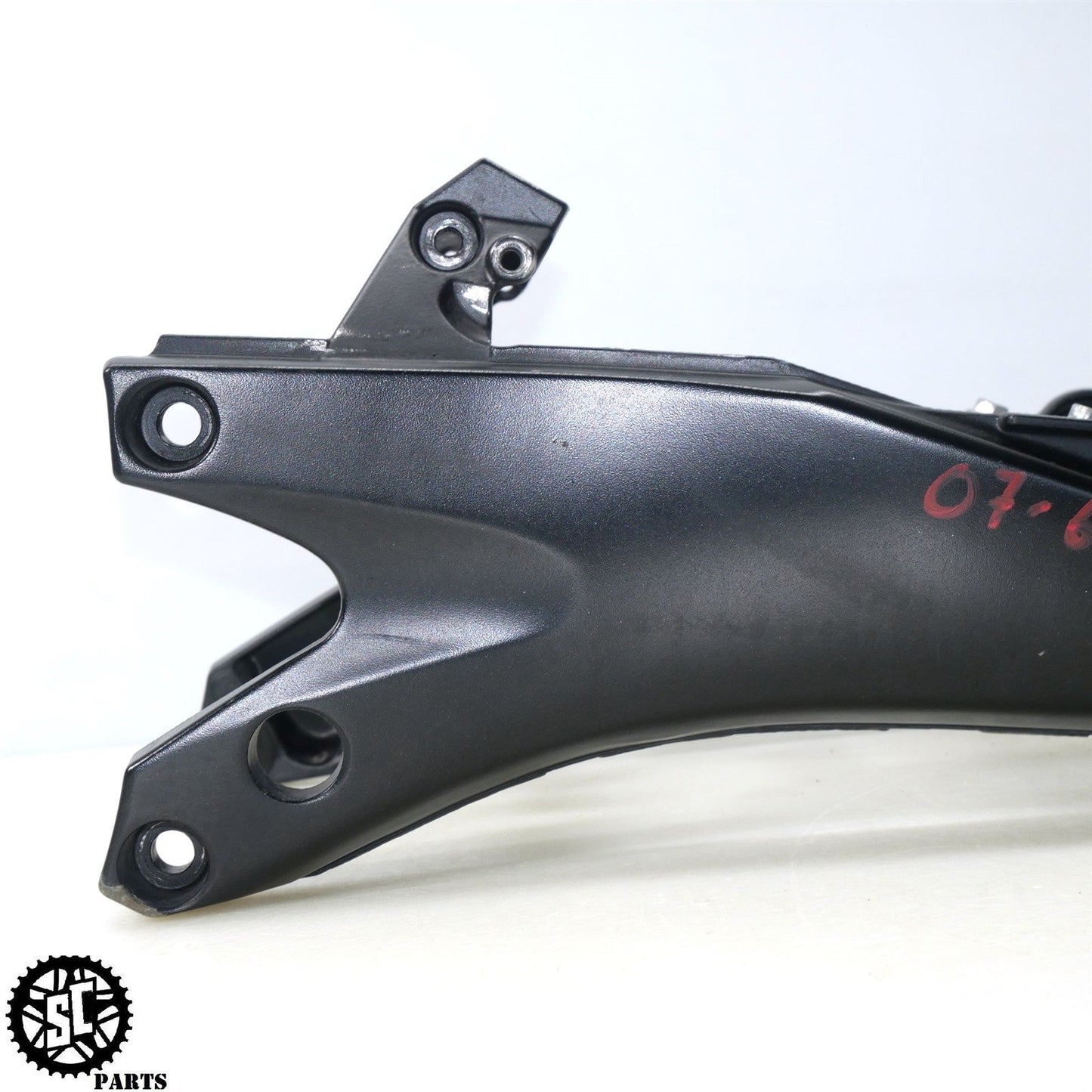 2007 SUZUKI GSXR 600 REAR SUBFRAME BACK SUB FRAME STRAIGHT S44