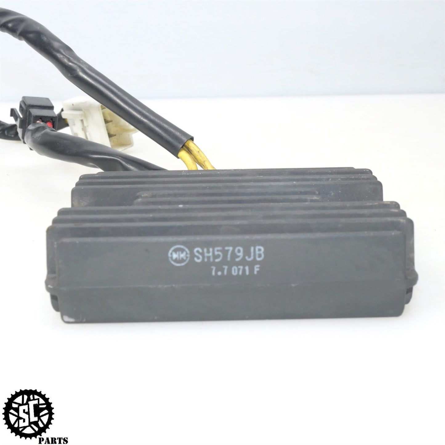 2018 APRILIA TUONO V4 1100 RECTIFIER VOLTAGE REGULATOR B043488 A09