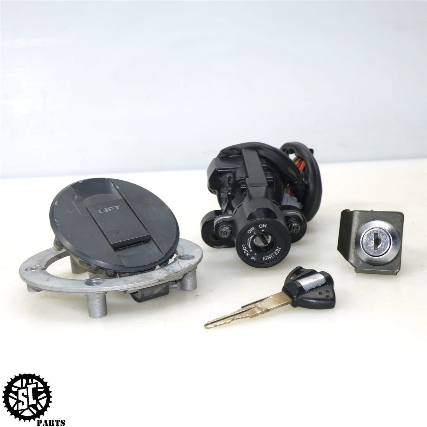 2005 2006 SUZUKI GSXR 1000 LOCK SET IGNITION SWITCH S22