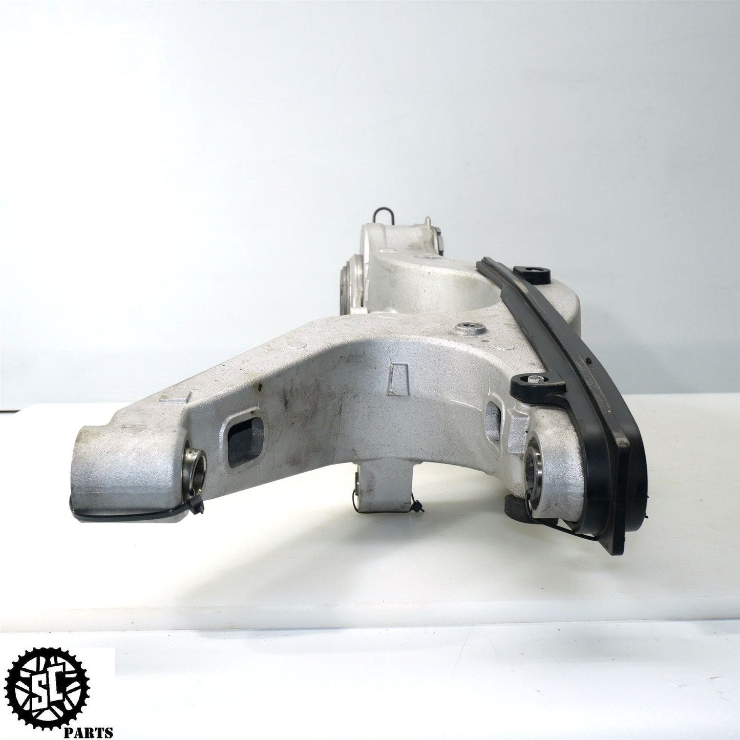 1998-2001 HONDA VFR800 SINGLE SIDED SWINGARM WHEEL HUB H03