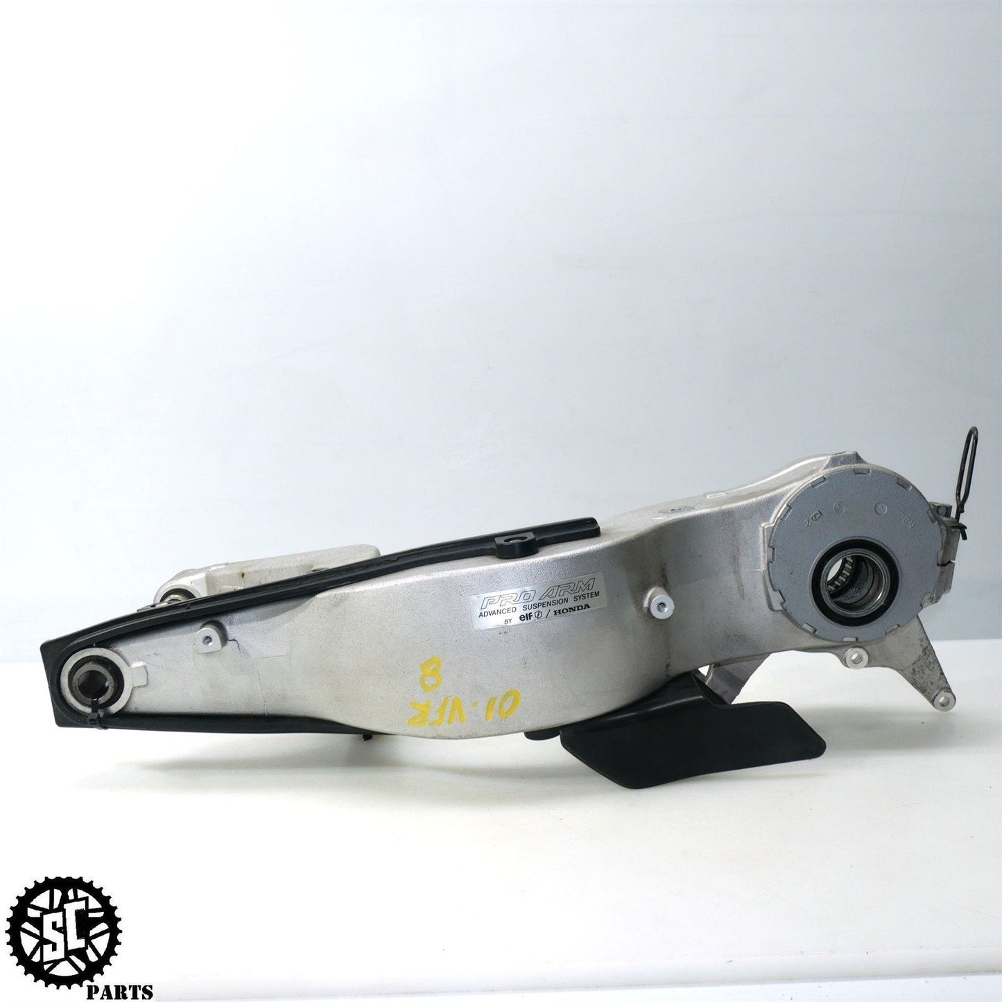 1998-2001 HONDA VFR800 SINGLE SIDED SWINGARM WHEEL HUB H03