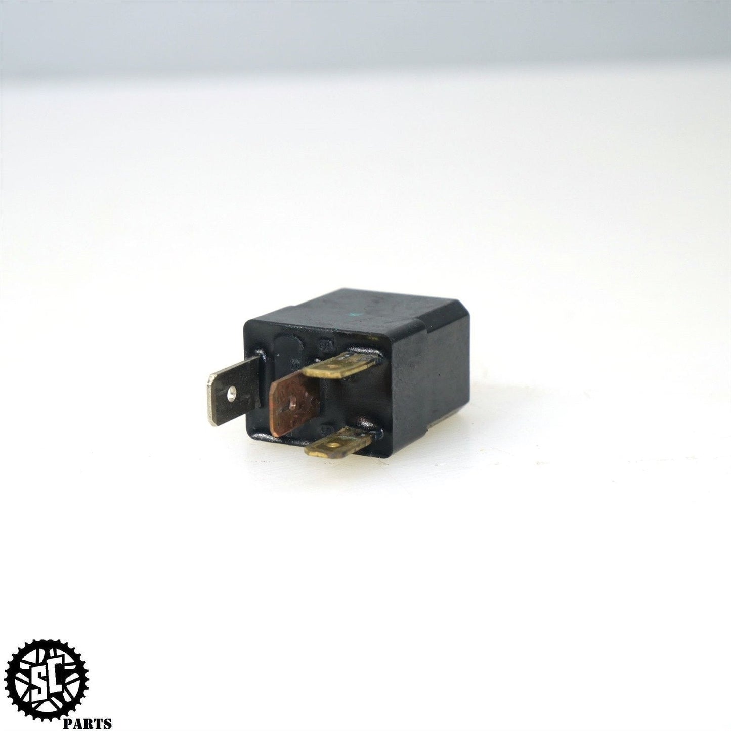 2015 DUCATI DIAVEL RELAY ASSEMBLY FUSE BOX 54140101A D32