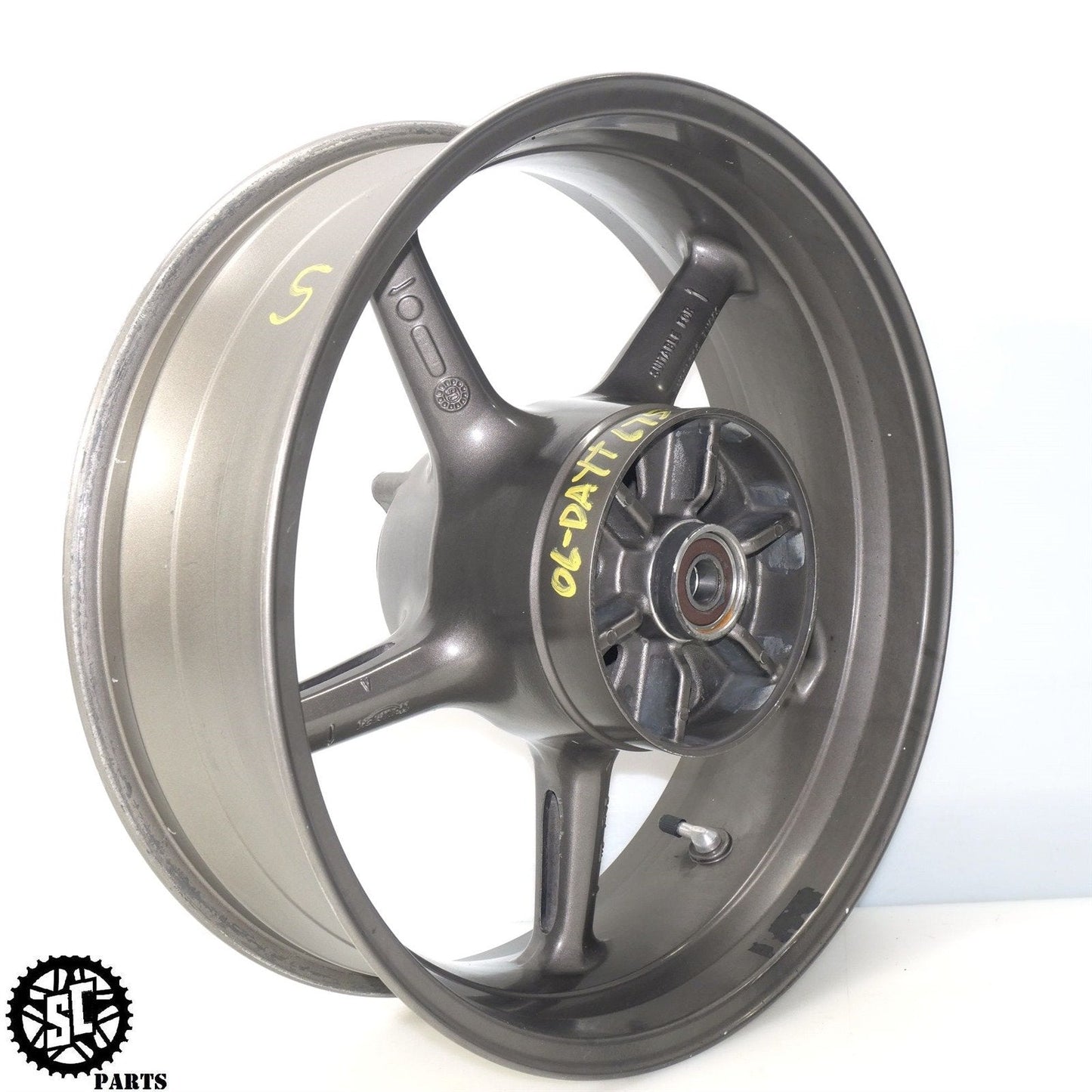 2006-2008 TRIUMPH DAYTONA 675 REAR WHEEL STRAIGHT T20