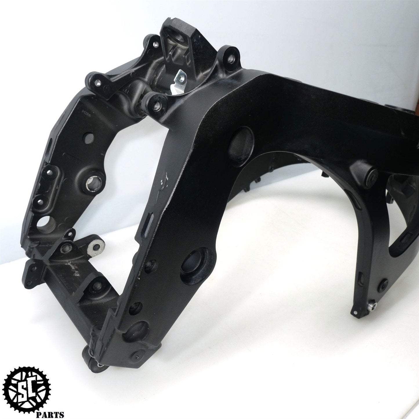 06 07 SUZUKI GSXR 600 MAIN FRAME CHASSIS *S* S70