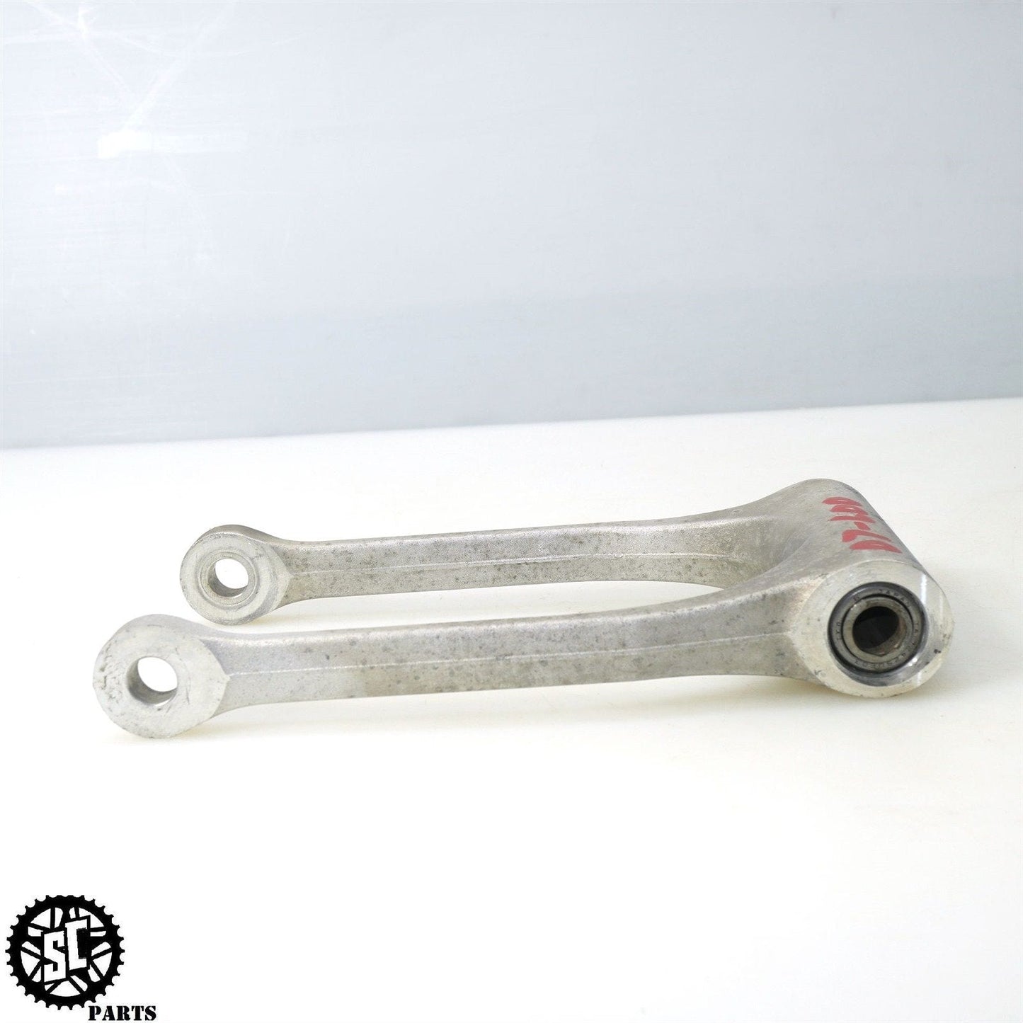 06 07 SUZUKI GSXR 600 REAR SHOCK SUSPENSION LINKAGE DOG BONE LINK S03