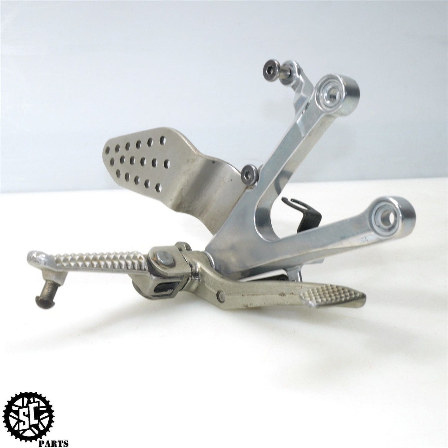 2002 2003 YAMAHA YZF R1 RIGHT REARSET FRONT FOOT PEG BRAKE PEDAL Y35