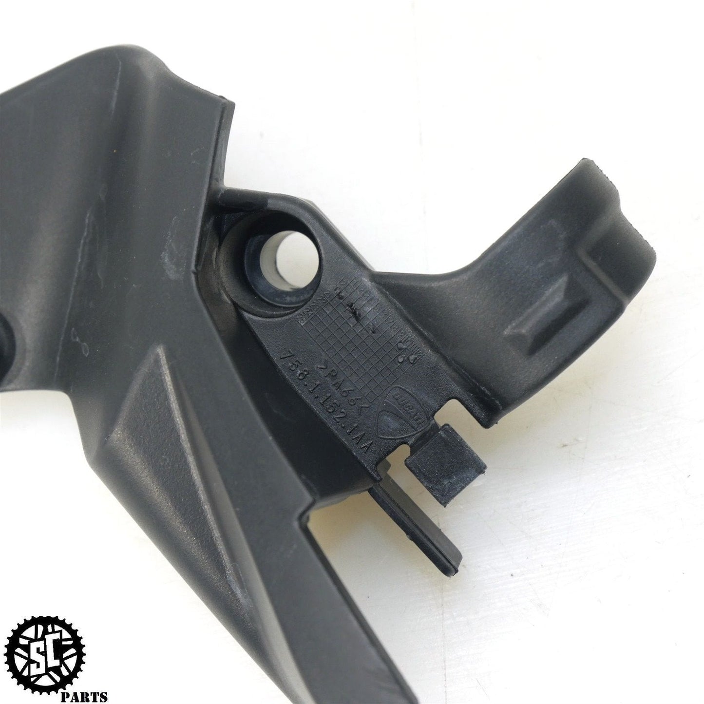 20-23 2021 DUCATI PANIGALE V2 BRACKET FAIRING HOSE LINE GUIDE 75811521AA D35