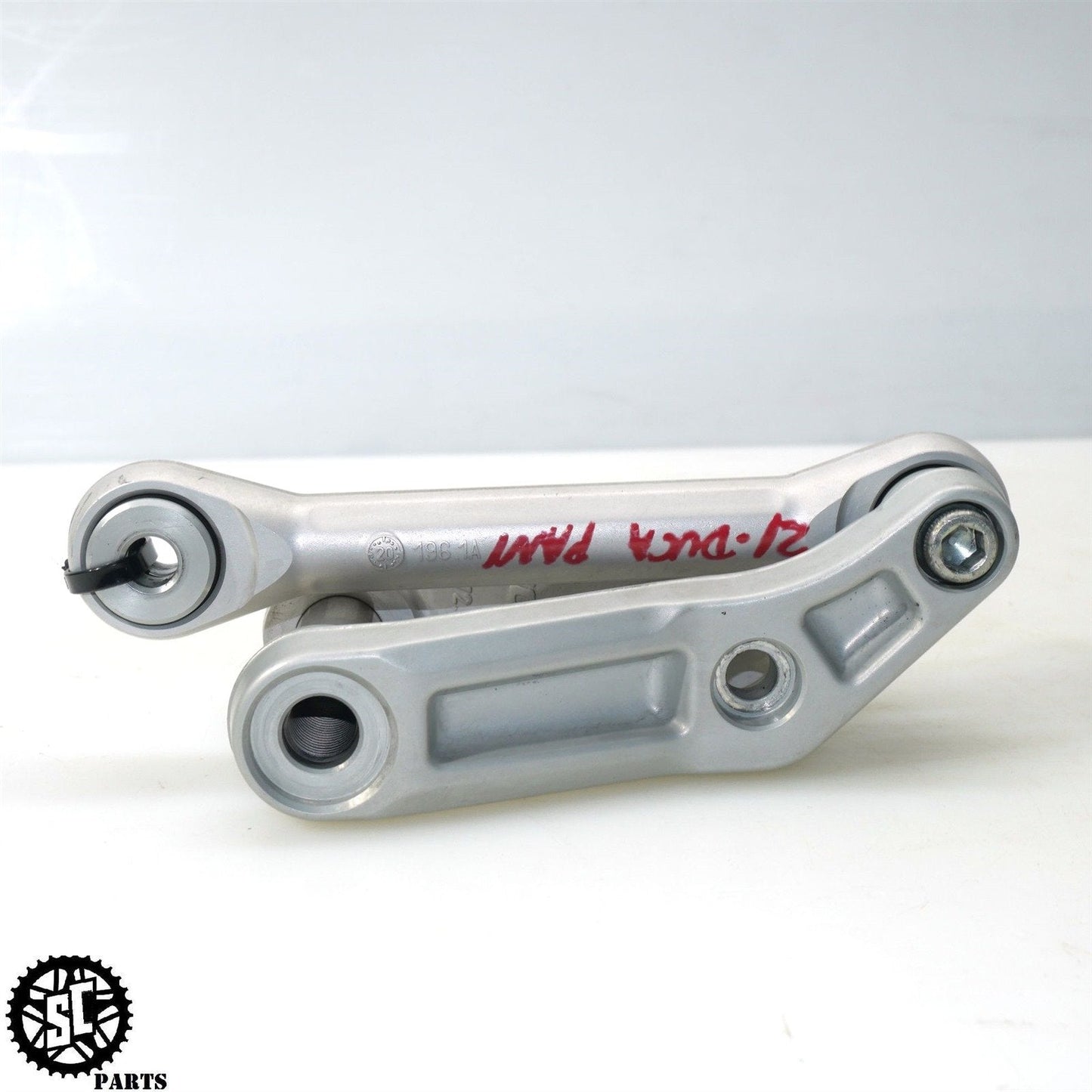 20-23 2021 DUCATI PANIGALE V2 REAR SHOCK SUSPENSION LINKAGE 87521941AA D35