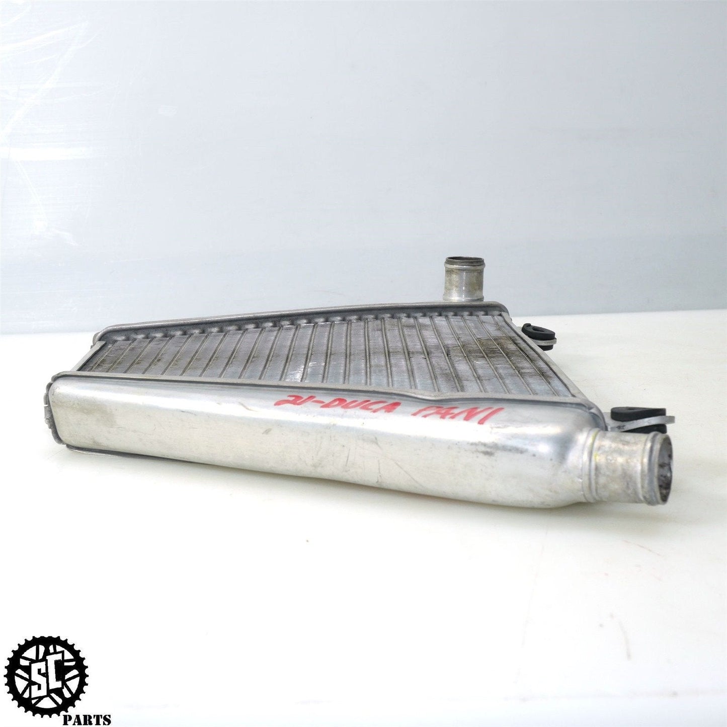20-23 2021 DUCATI PANIGALE V2 LOWER RADIATOR OEM 54841211a D35
