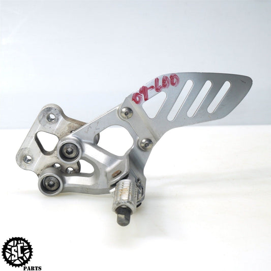 08 09 SUZUKI GSXR 600 LEFT REARSET FRONT FOOT PEG BRACKET S40