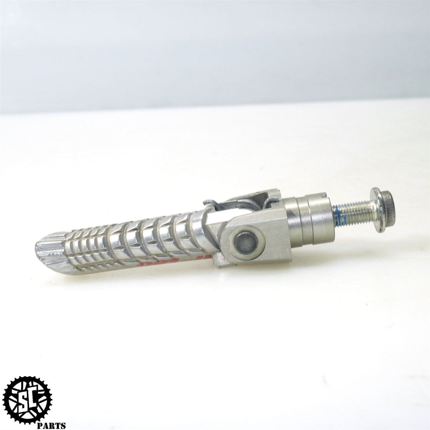 11-23 SUZUKI GSXR 600 RIGHT FRONT FOOT PEG 43516-41G00 43531-41G10 S53