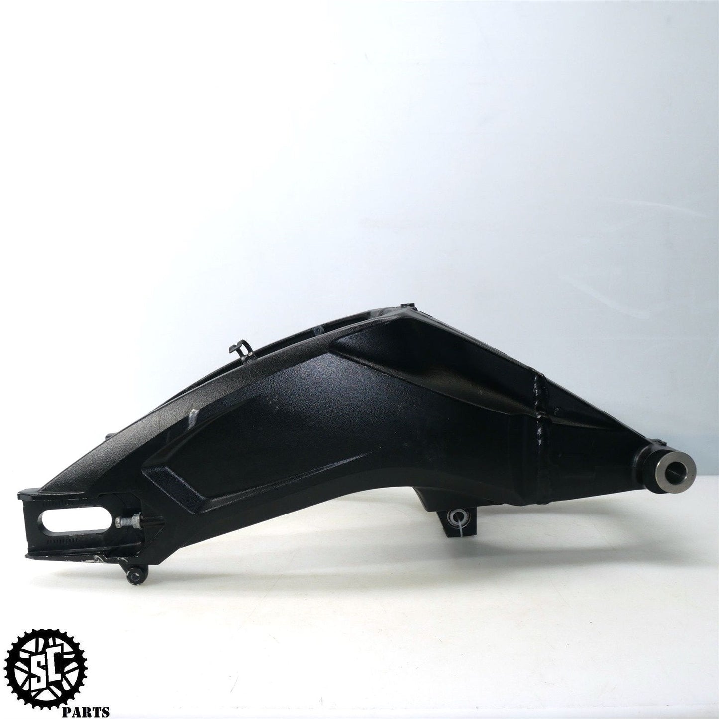 11-23 SUZUKI GSXR 600 REAR SWINGARM S64