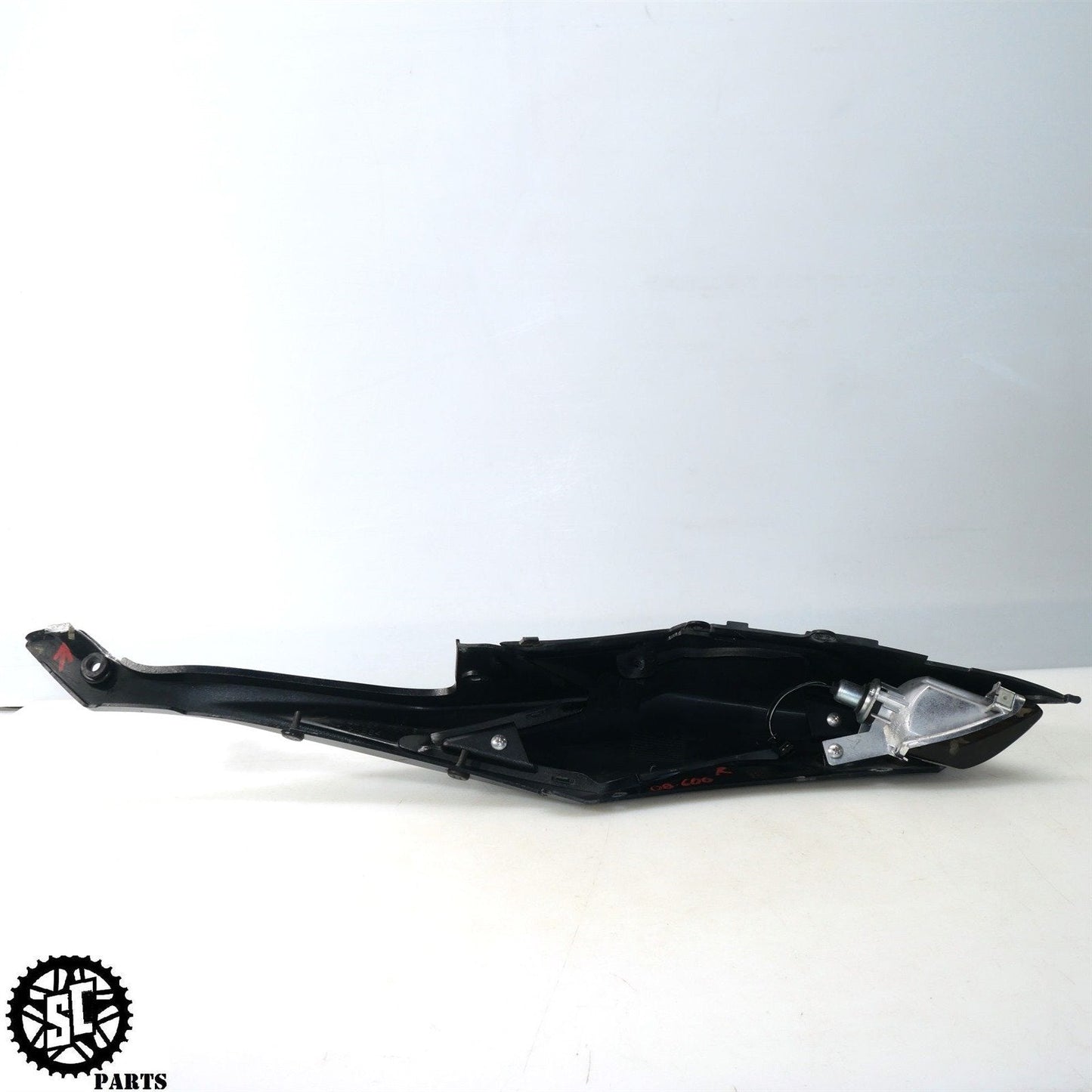 08 09 SUZUKI GSXR 600 RIGHT REAR TAIL FAIRING 47711-37H00 S34