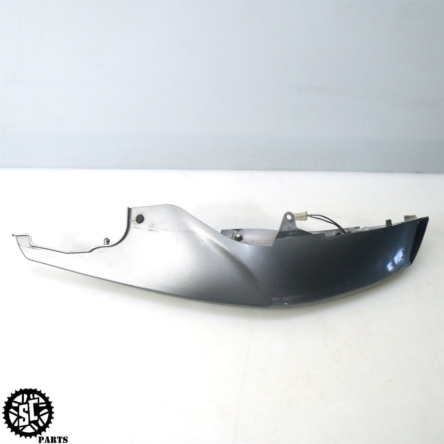 06 07 SUZUKI GSXR 750 REAR LEFT TAIL FAIRING TURN SIGNAL BLINKER LIGHT S15