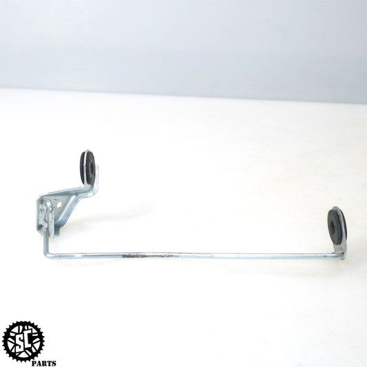 06 07 SUZUKI GSXR 600 750 UNDER BELLY LOWER PAN FAIRING BRACKET S21