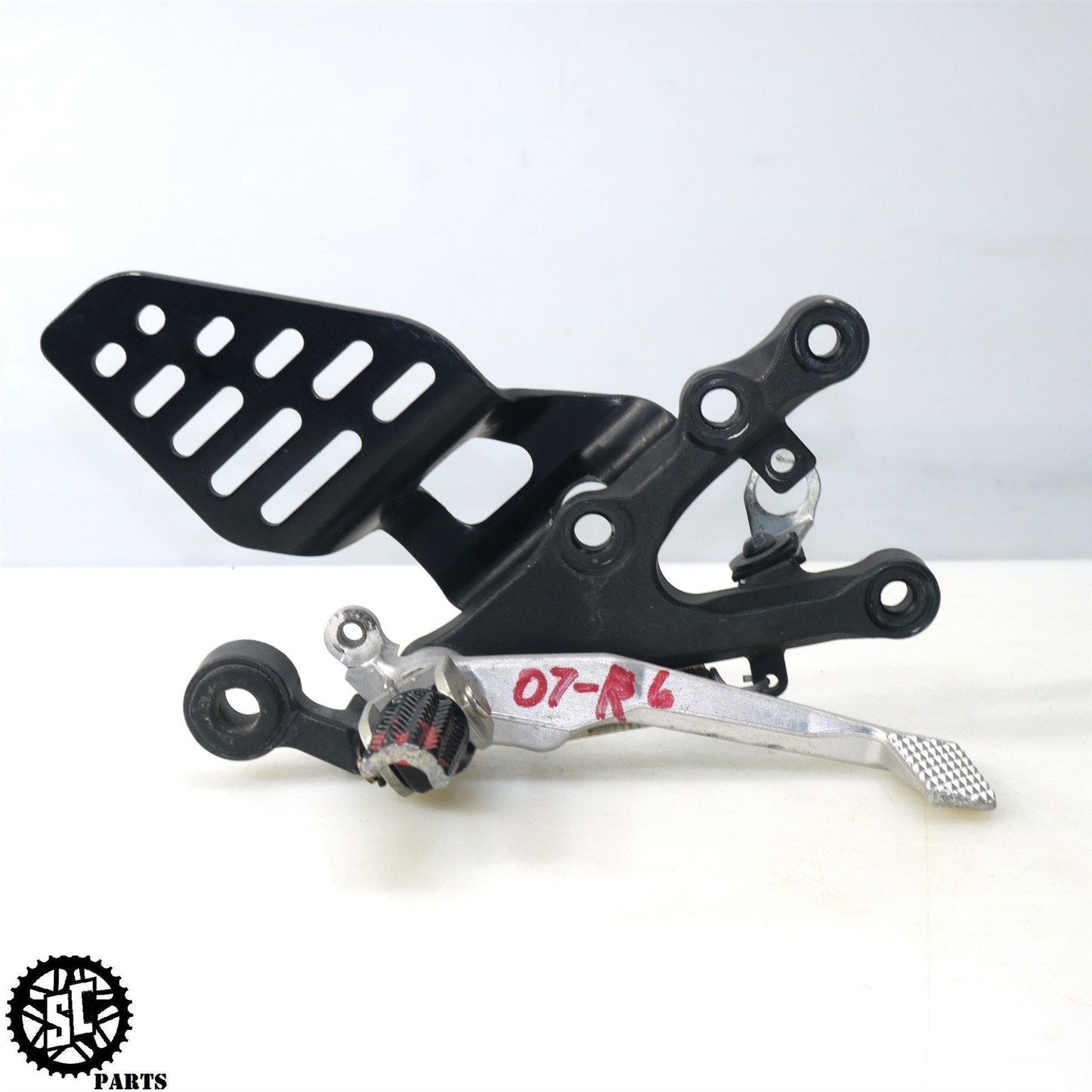 08-16 YAMAHA YZF R6 RIGHT REARSET FOOT PEG BRAKE PEDAL BLACK Y17