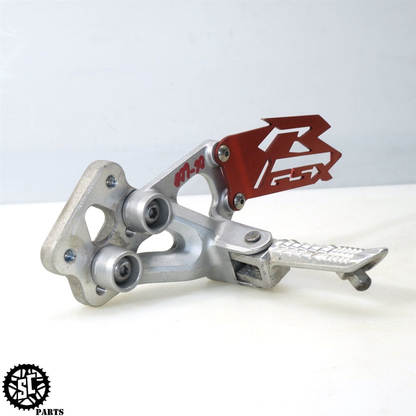 06 07 SUZUKI GSXR 600 750 LEFT REARSET FRONT FOOT PEG BRACKET S60