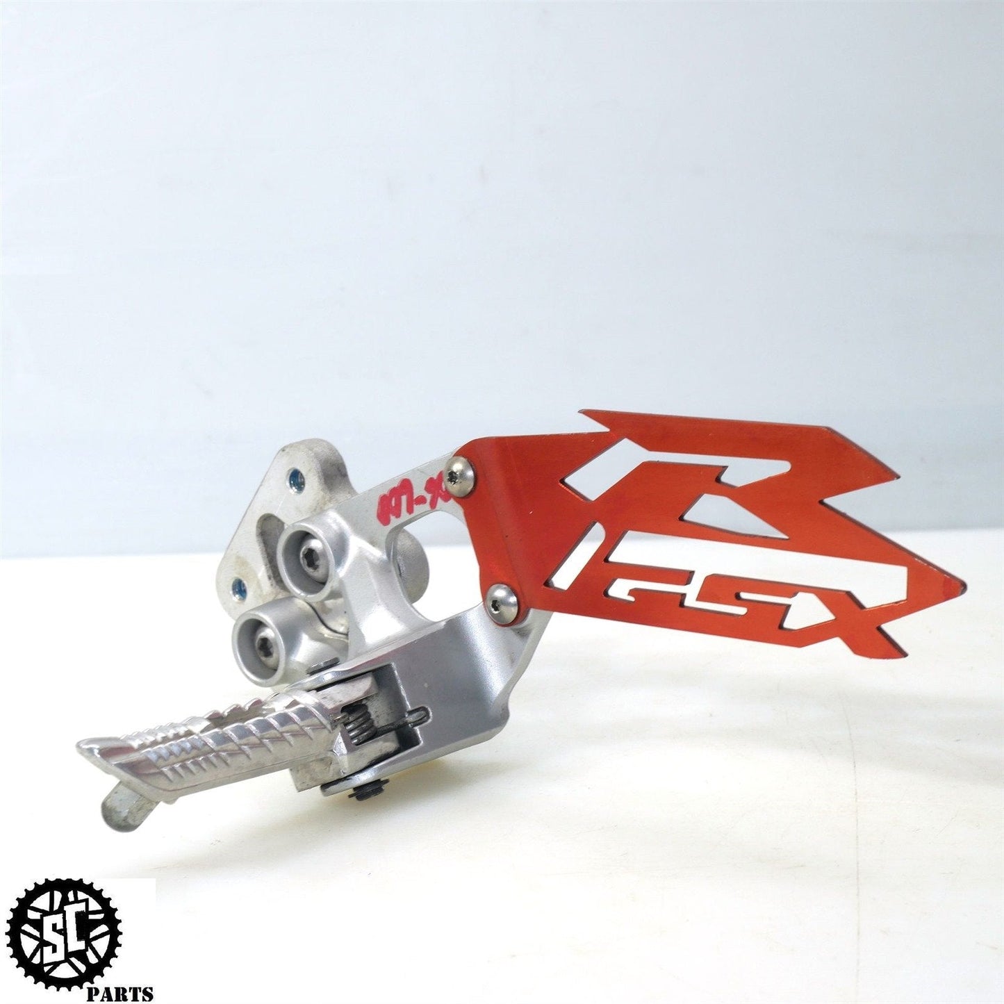 06 07 SUZUKI GSXR 600 750 LEFT REARSET FRONT FOOT PEG BRACKET S60