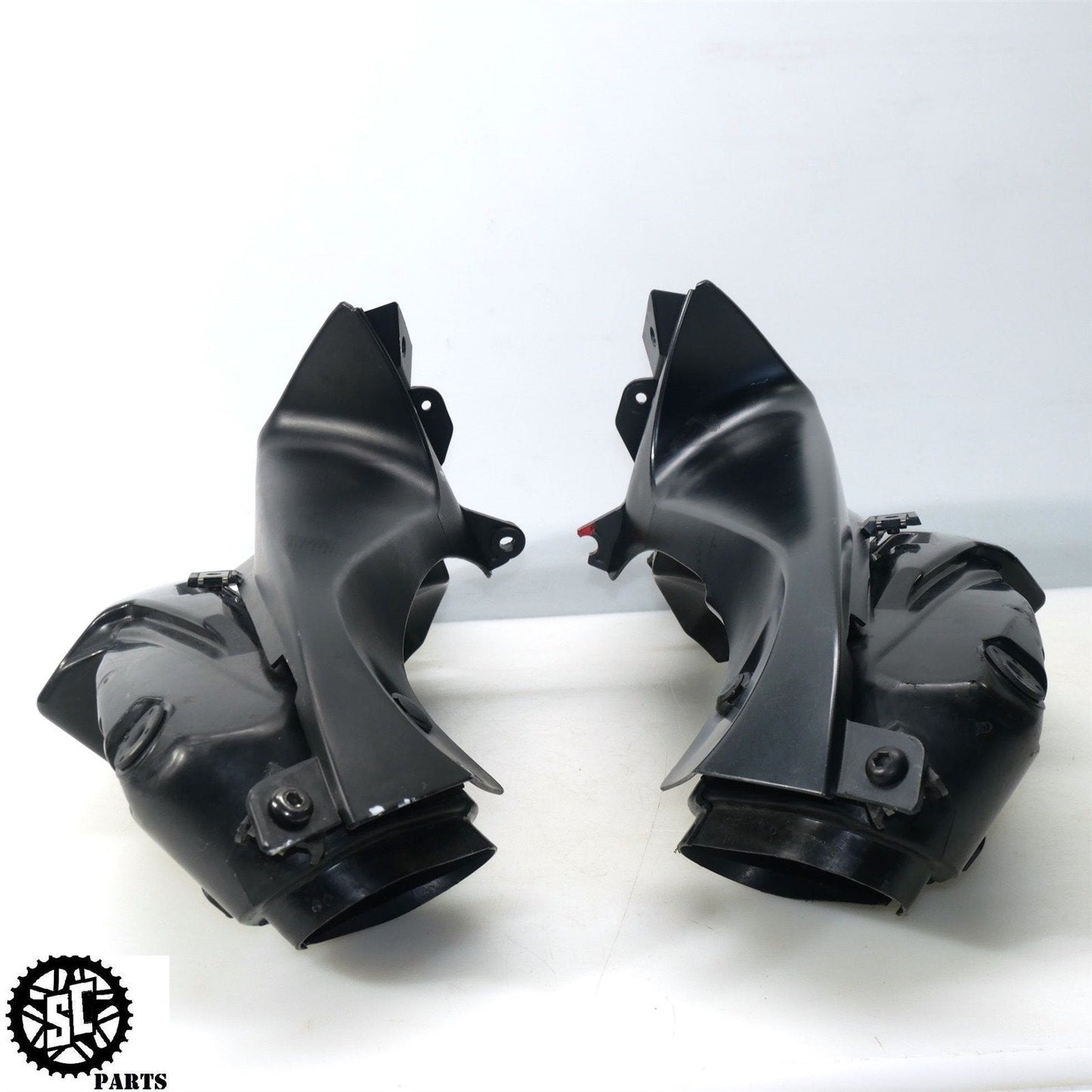 06 07 SUZUKI GSXR 600 750 LEFT RIGHT RAM AIR TUBE DUCT COVER FAIRING S60