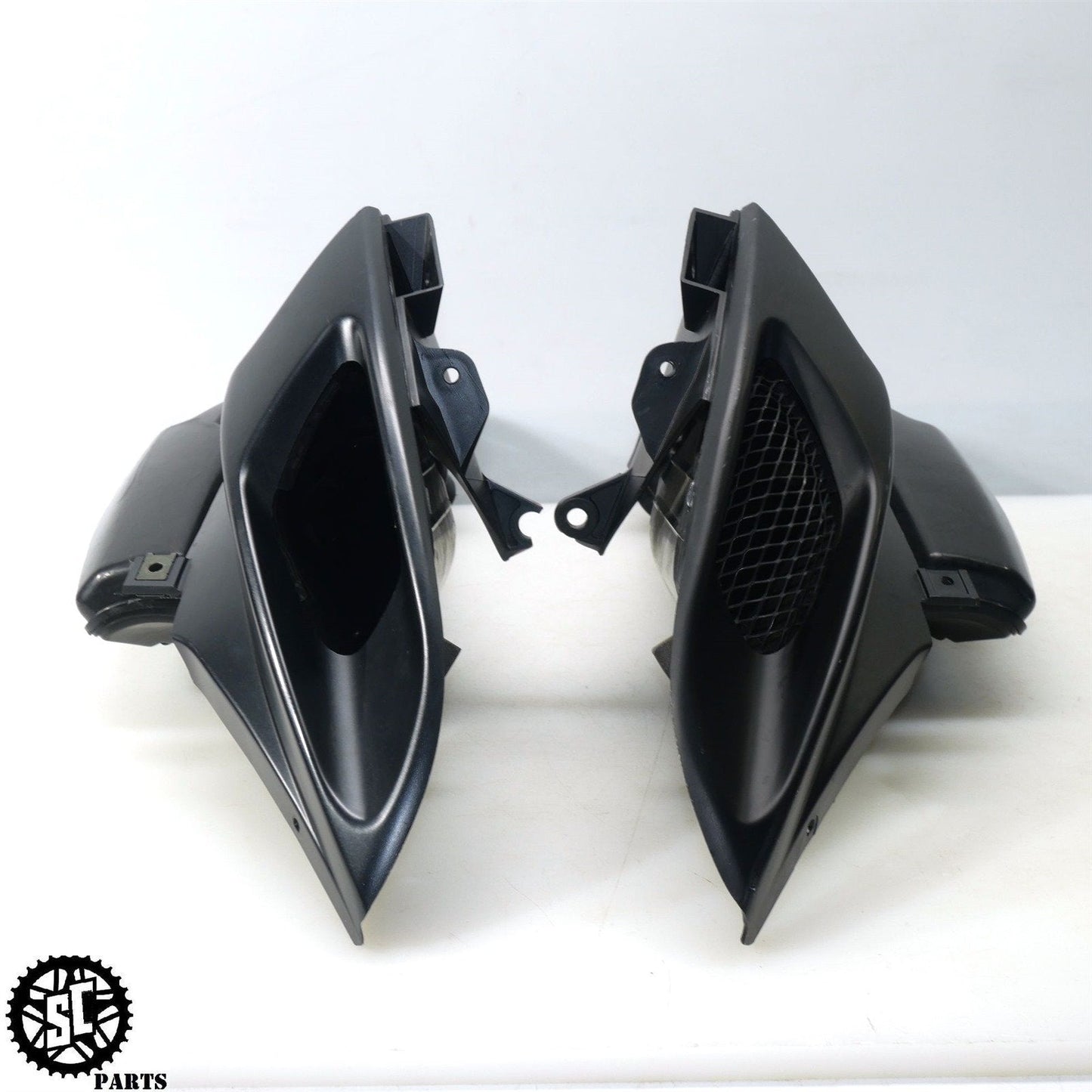 06 07 SUZUKI GSXR 600 750 LEFT RIGHT RAM AIR TUBE DUCT COVER FAIRING S60